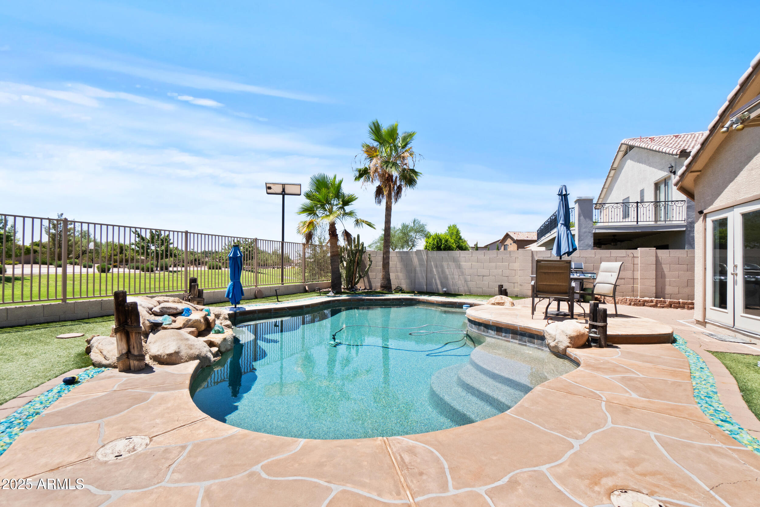 531 S WILDROSE
