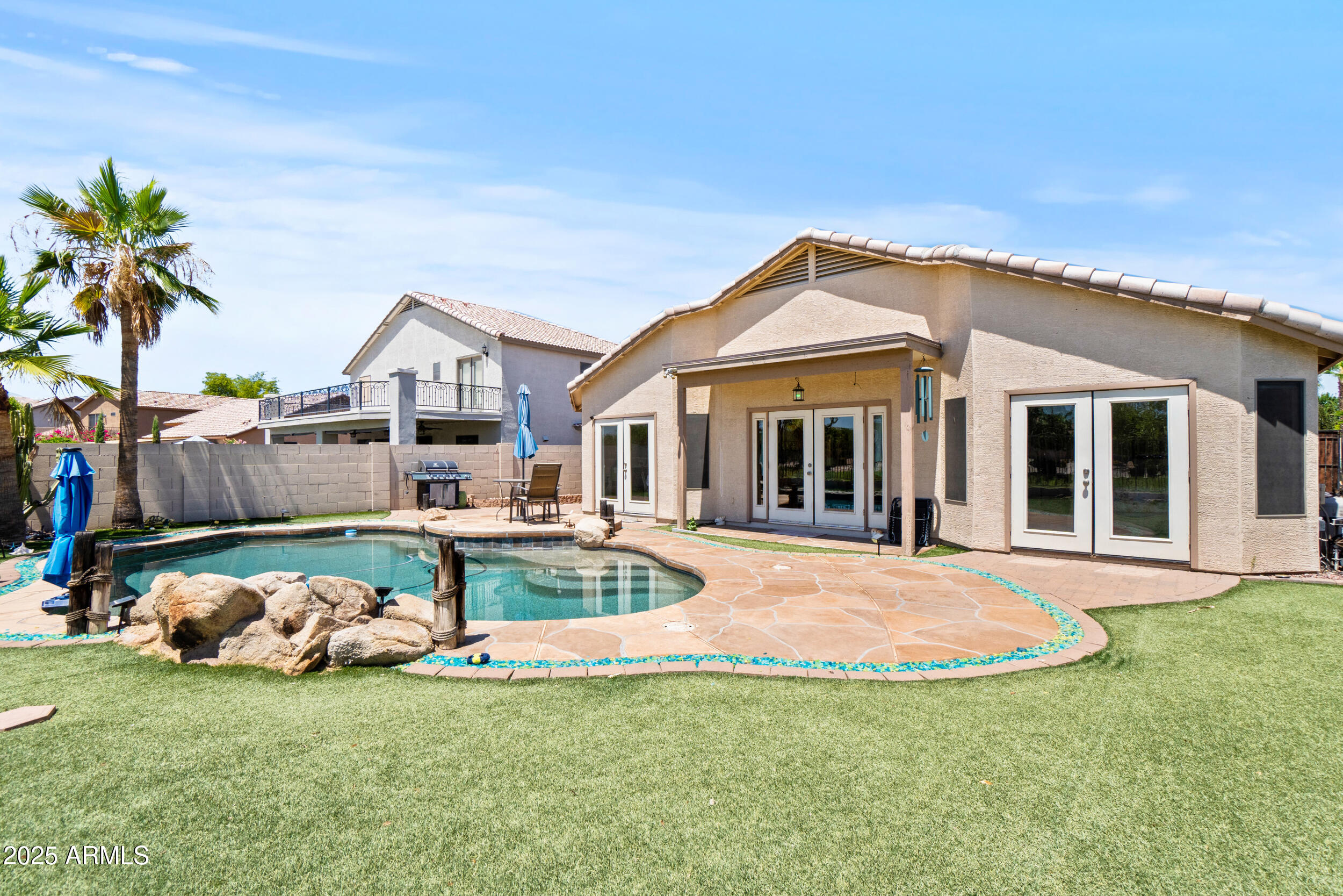 531 S WILDROSE