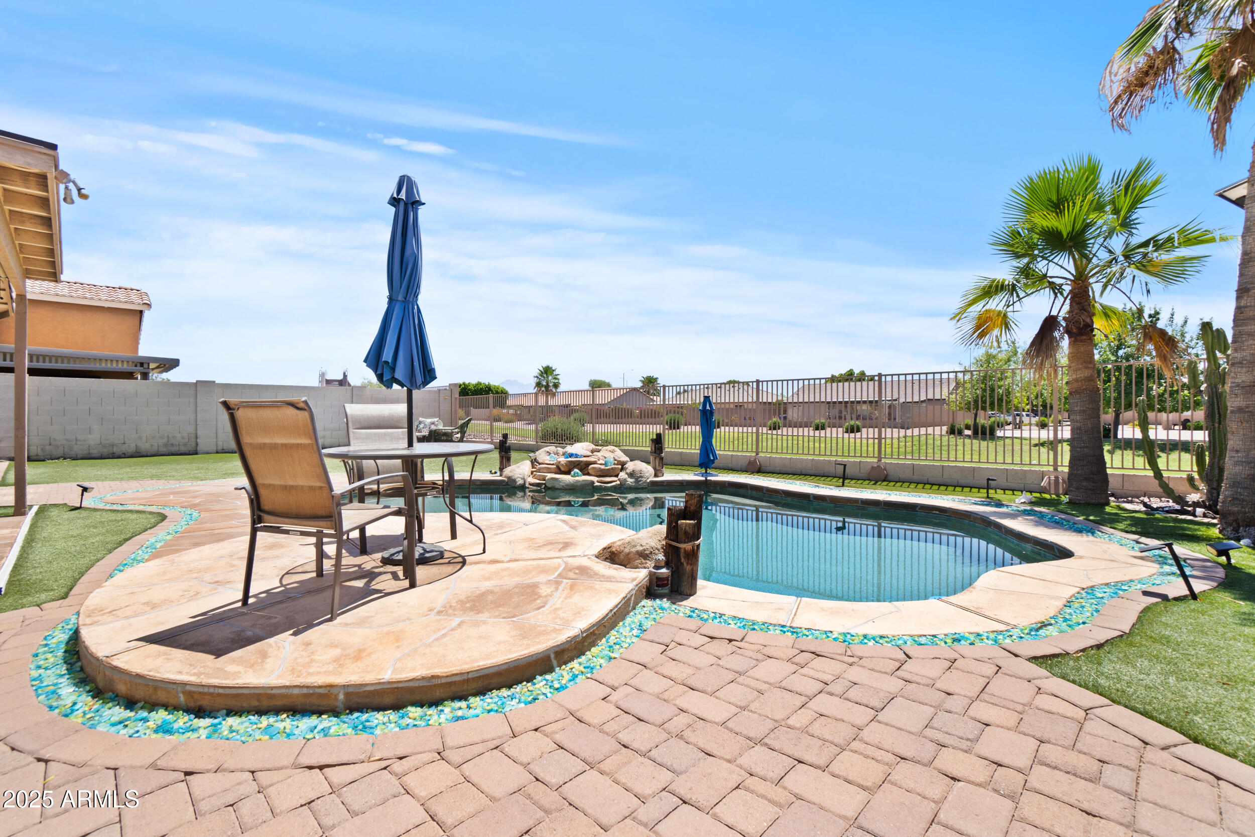 531 S WILDROSE