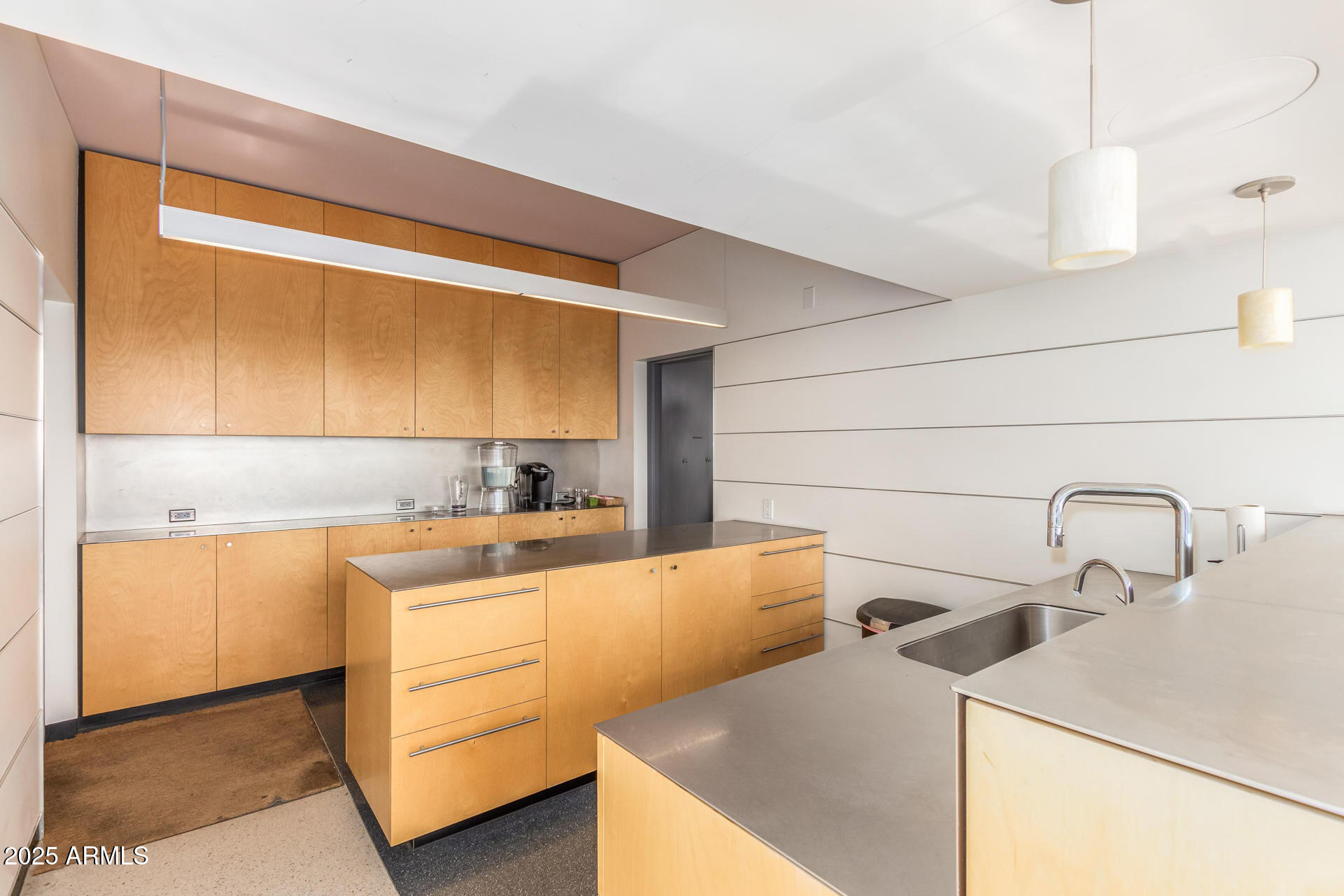 2201 N CENTRAL Avenue 3D