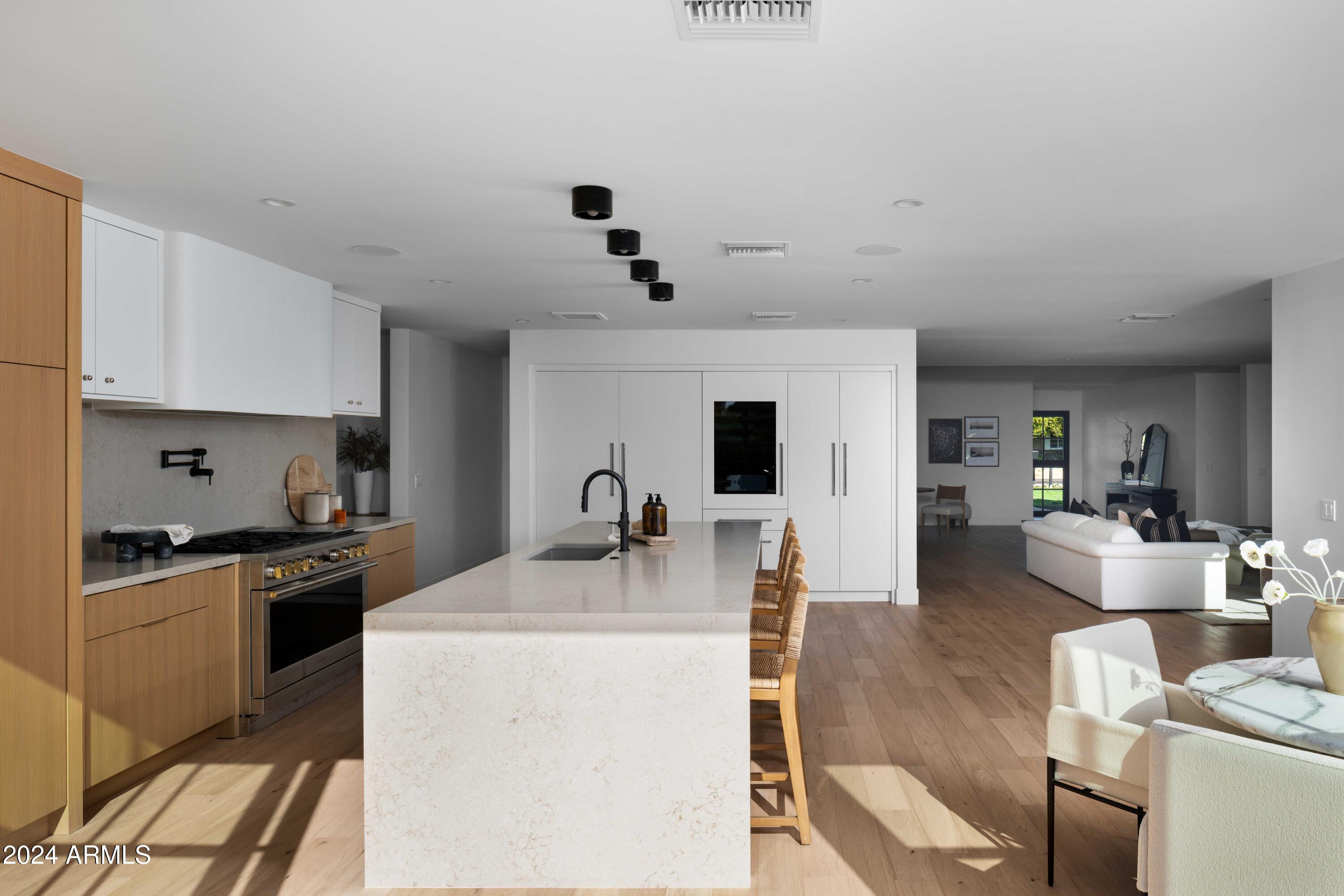 6039 E CALLE CAMELIA