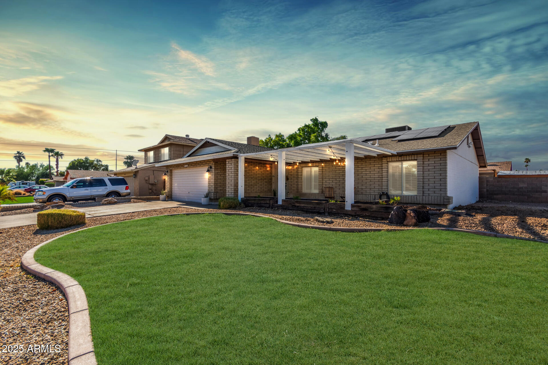 2432 W EVANS Drive