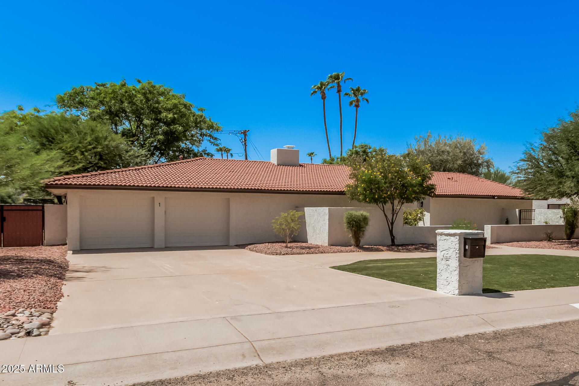 1 W COUNTRY GABLES Drive