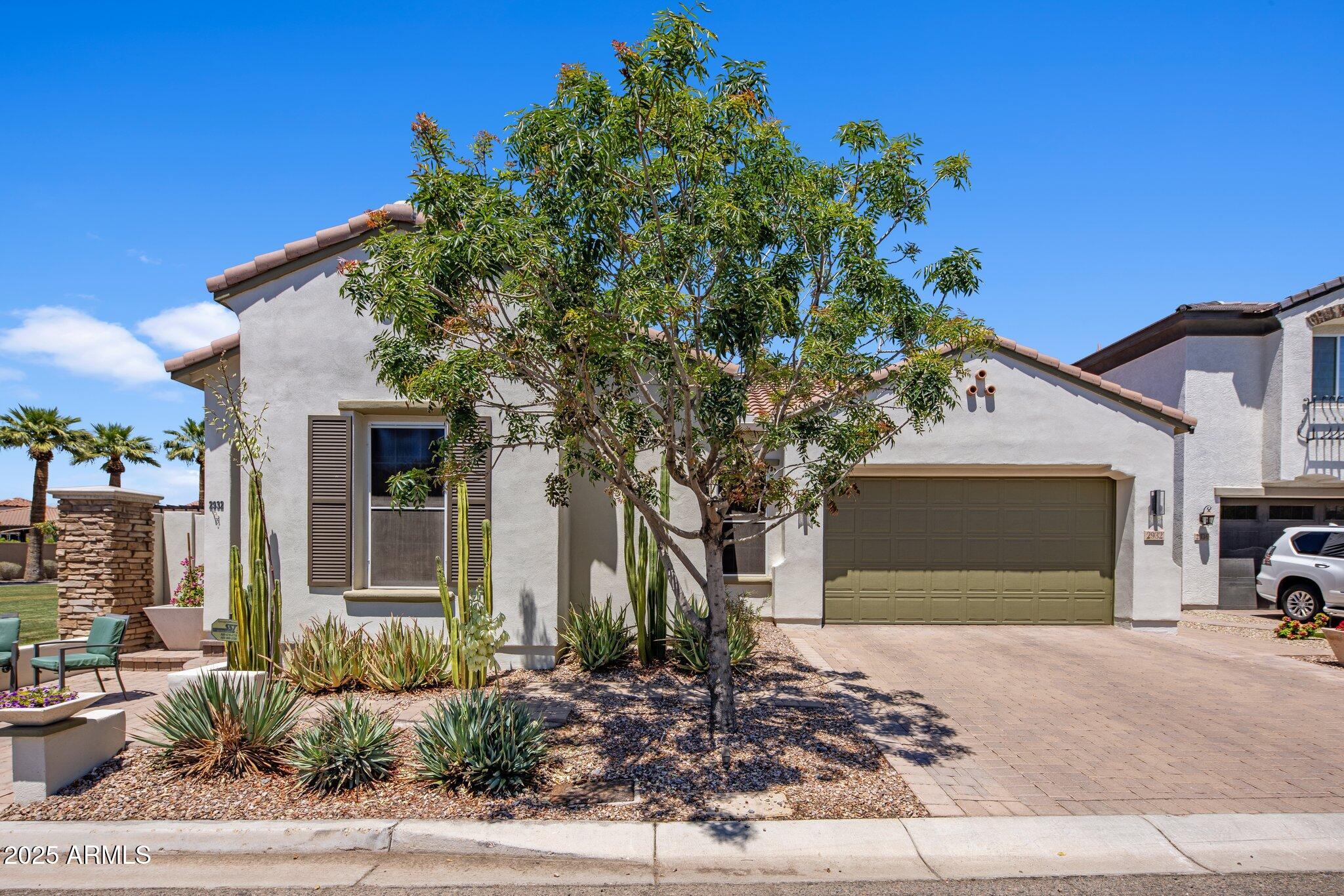 2932 E MADISON VISTAS Drive