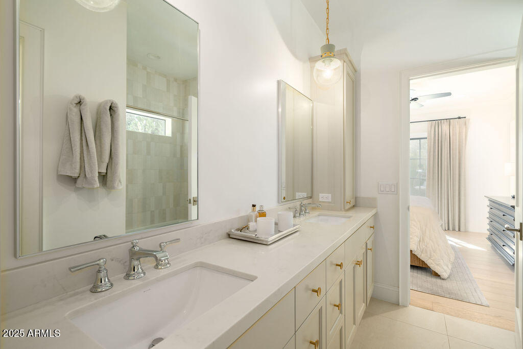 5838 E Calle Del Paisano