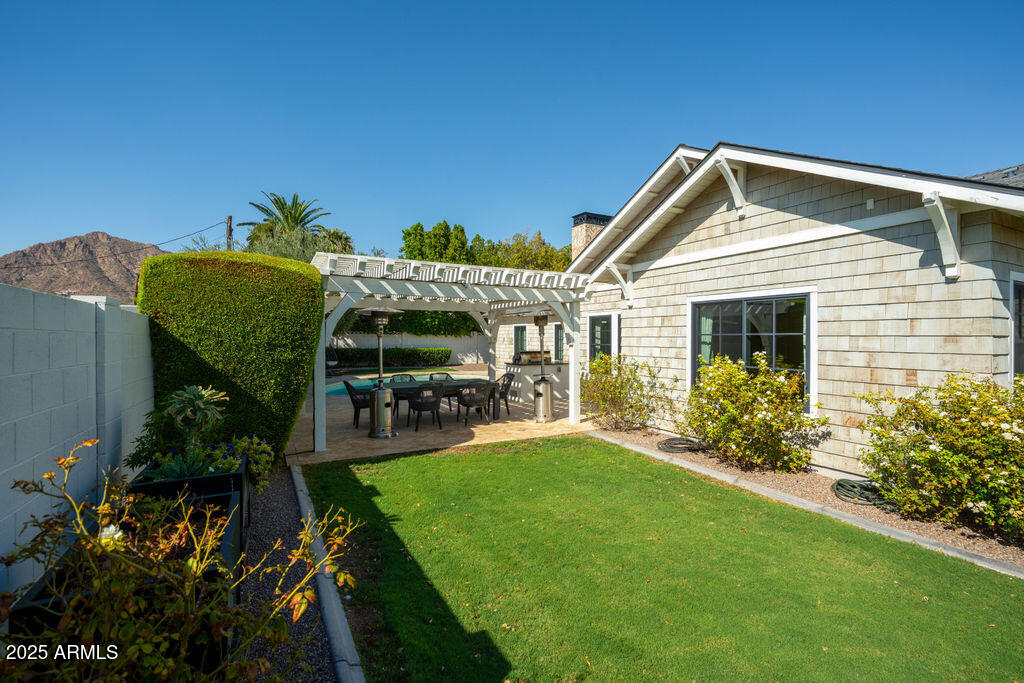 5838 E Calle Del Paisano
