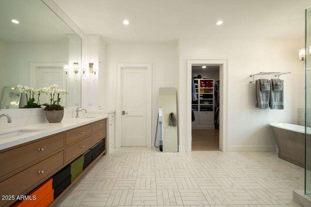 5838 E Calle Del Paisano