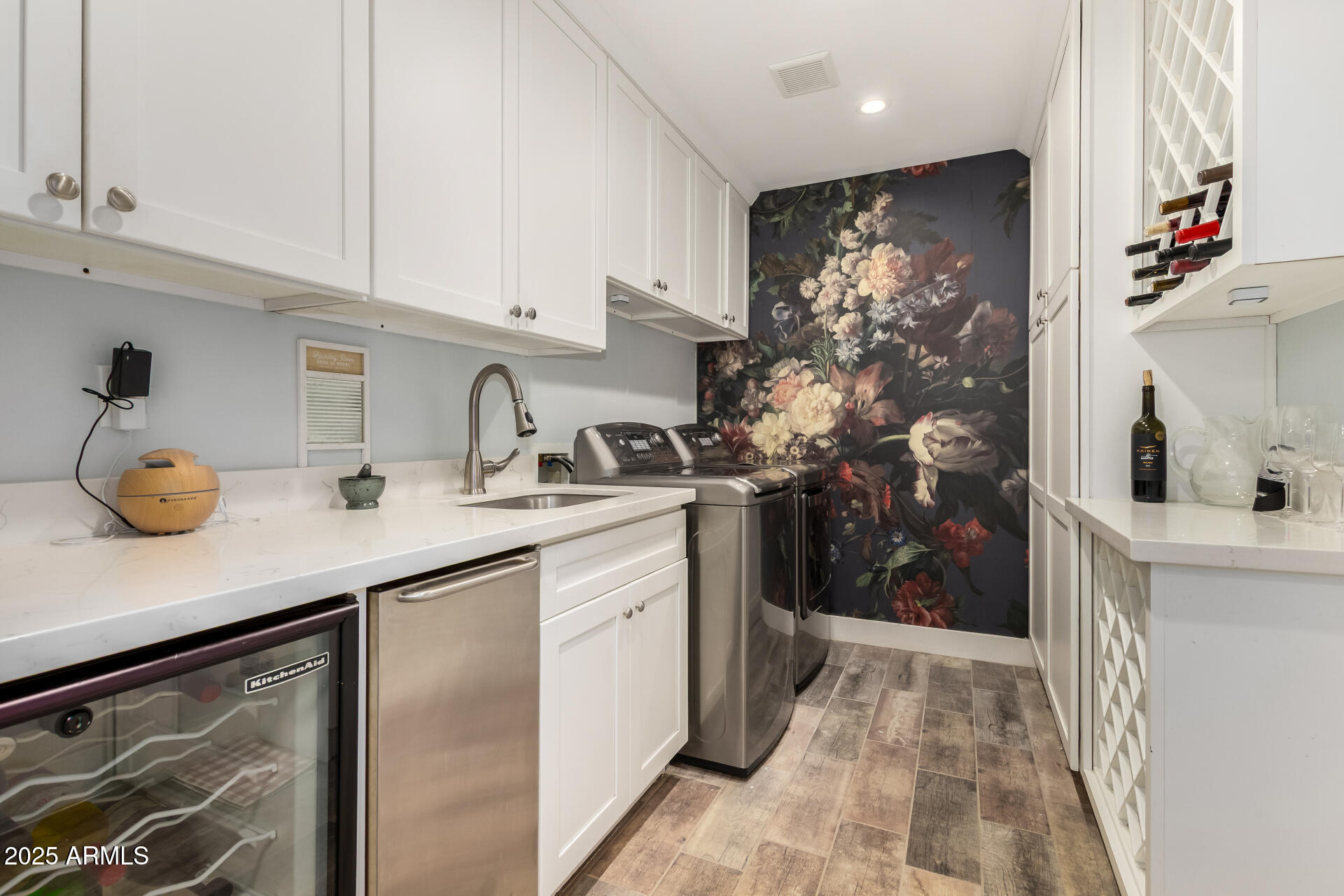 3439 N 45TH Place