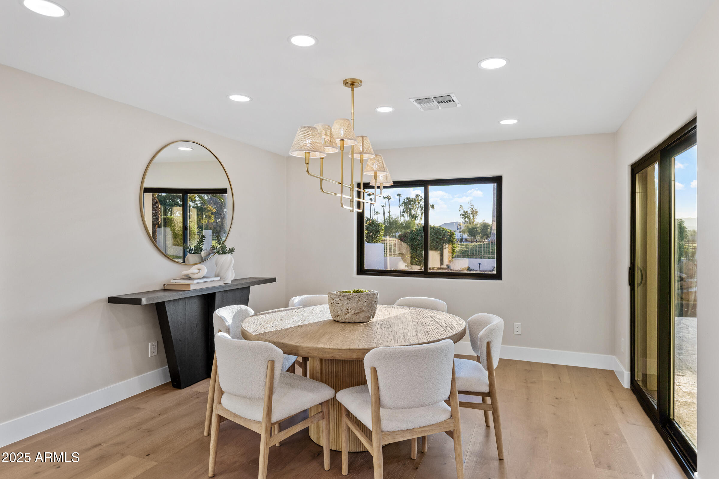 8436 N VIA LINDA