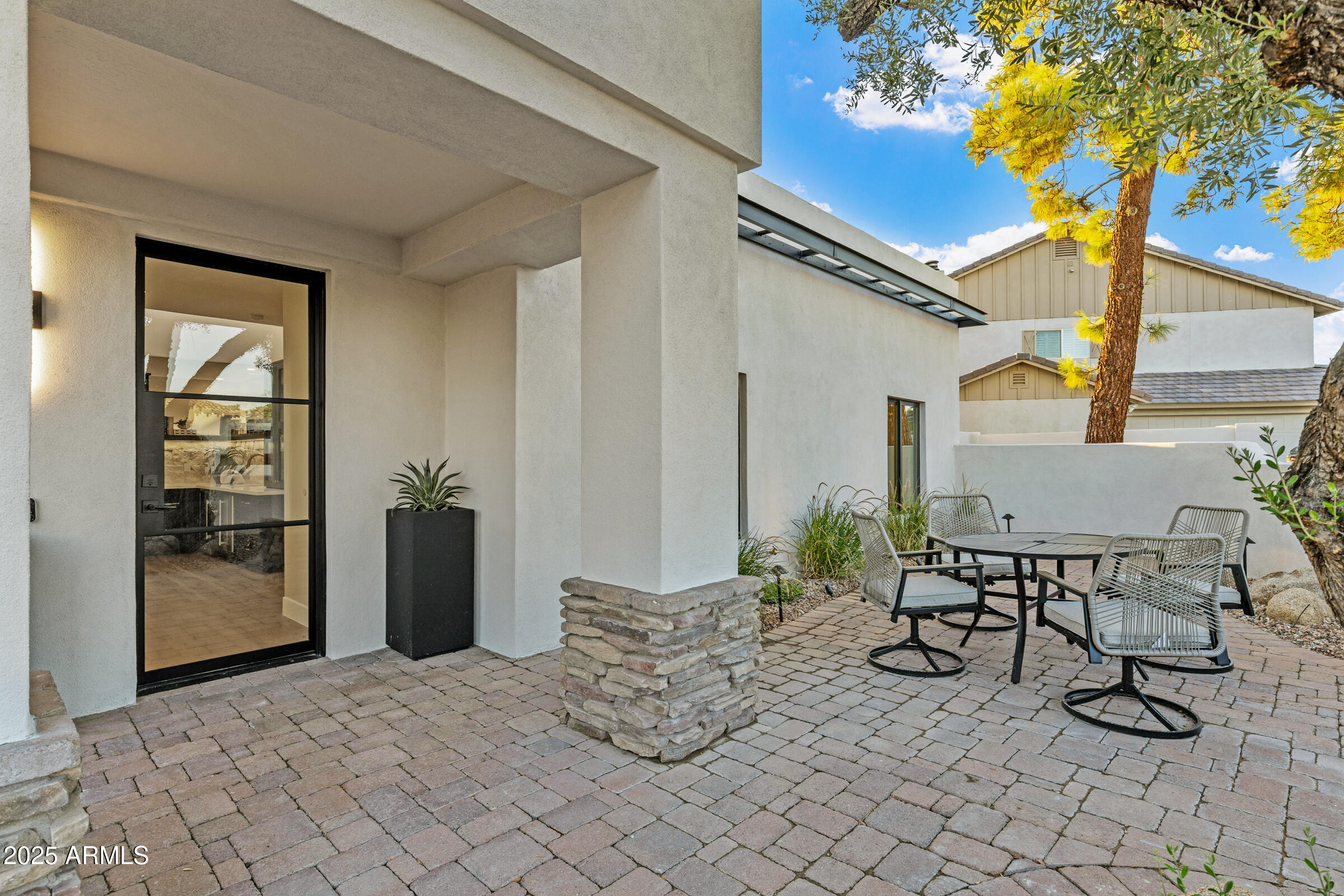 8436 N VIA LINDA