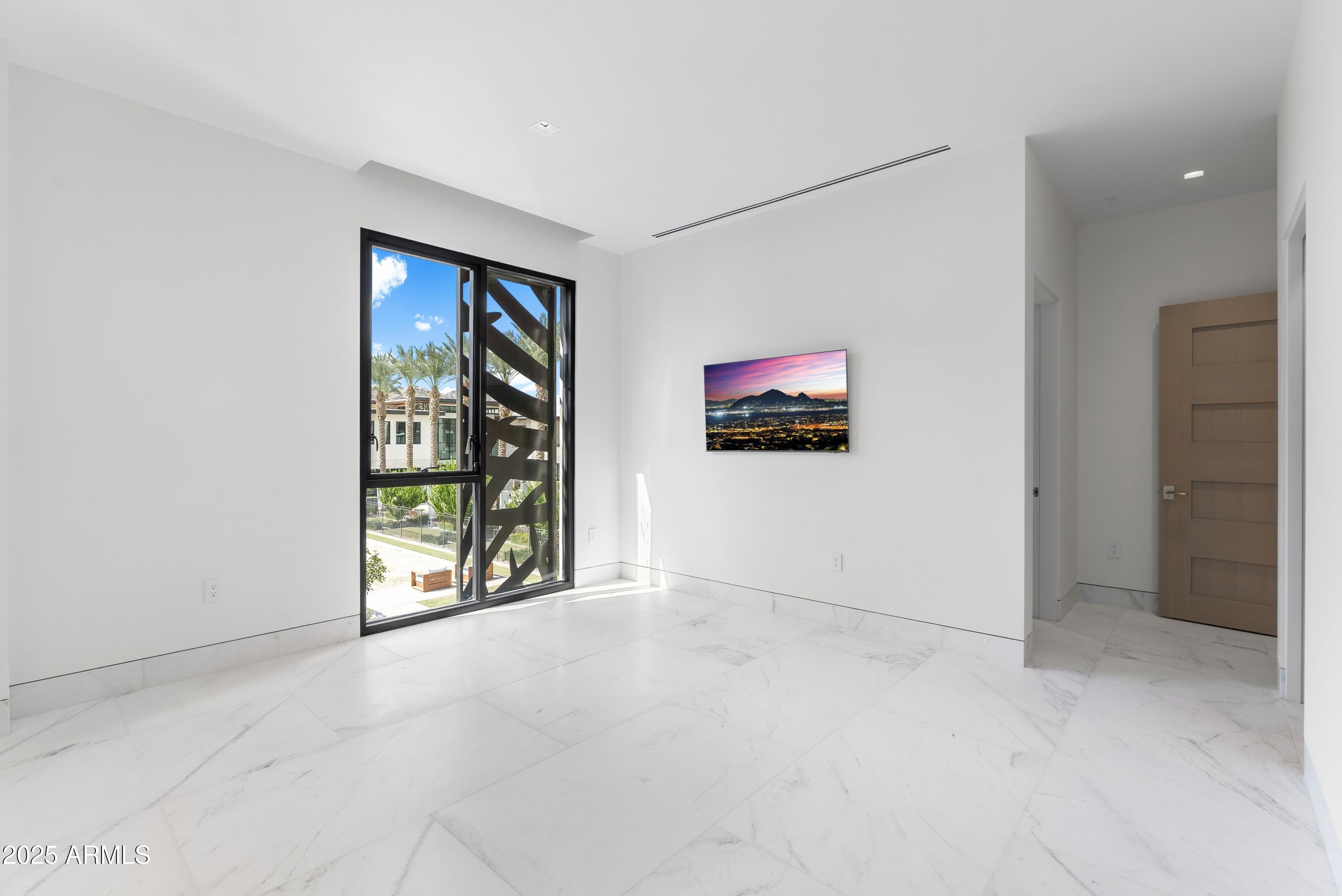 6587 N PALMERAIE Boulevard 2041