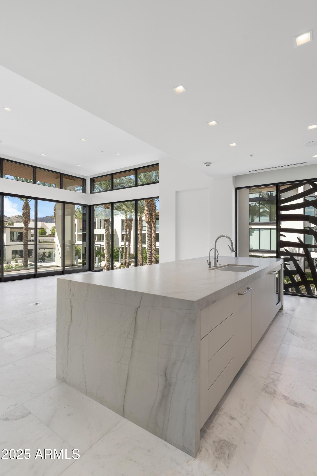 6587 N PALMERAIE Boulevard 2041