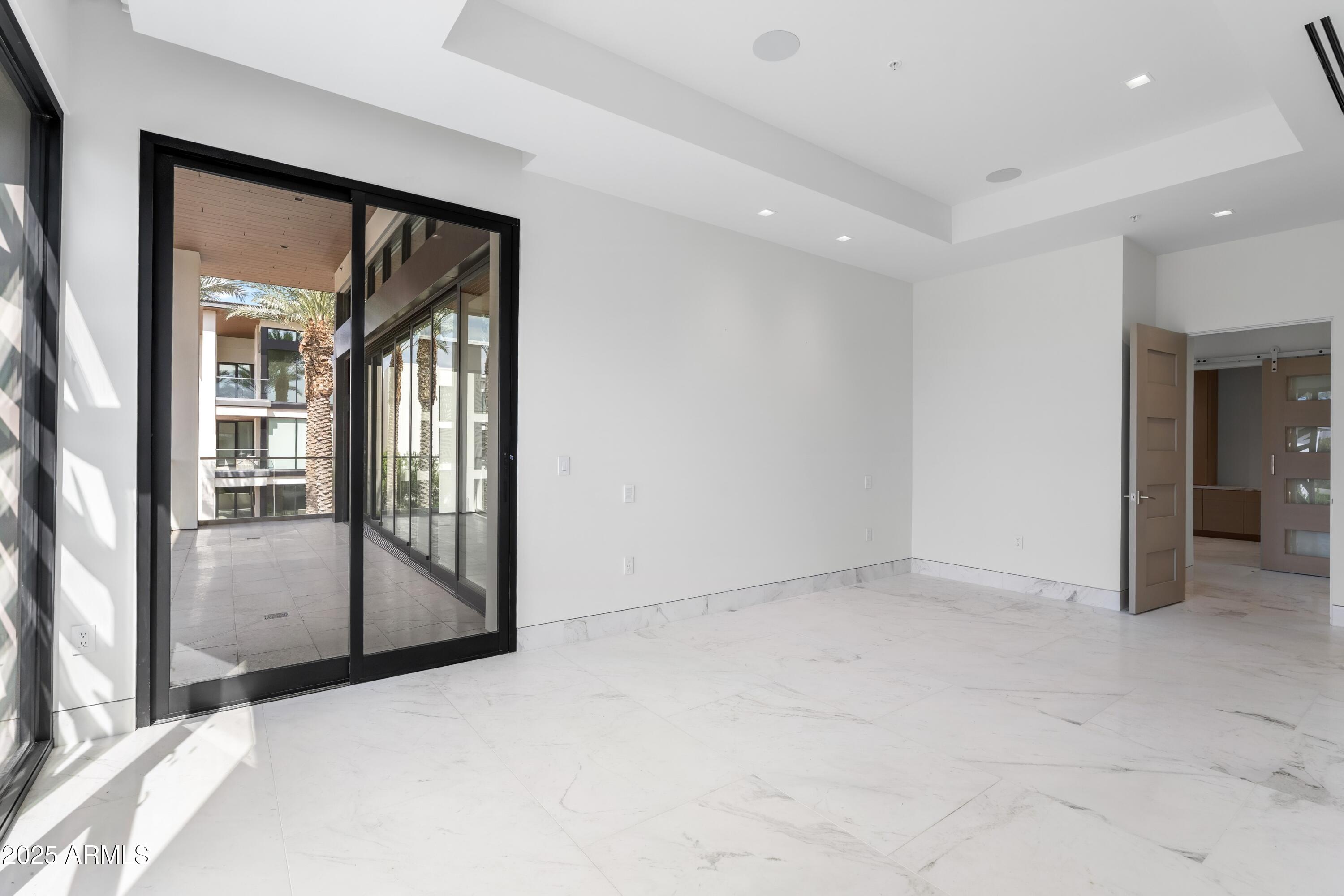 6587 N PALMERAIE Boulevard 2041