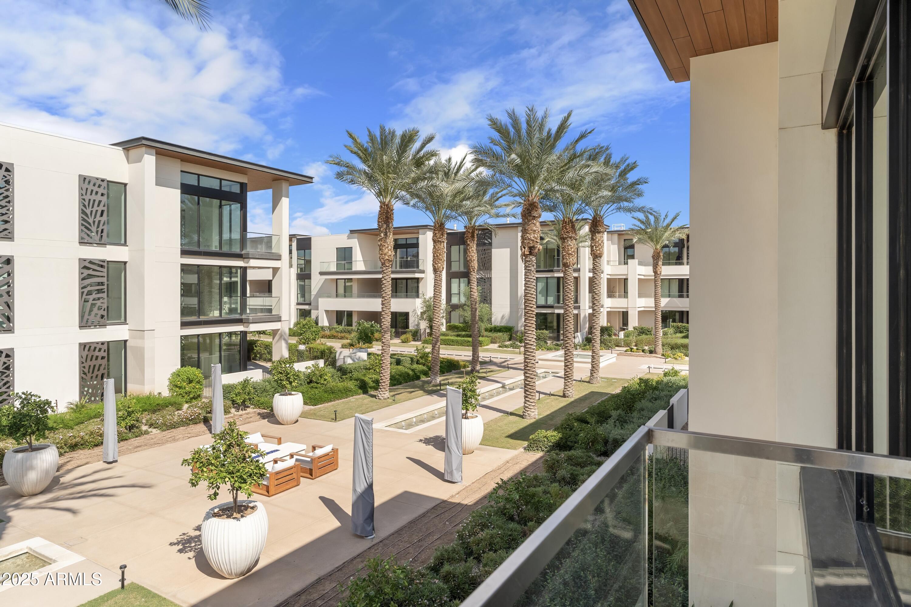 6587 N PALMERAIE Boulevard 2041