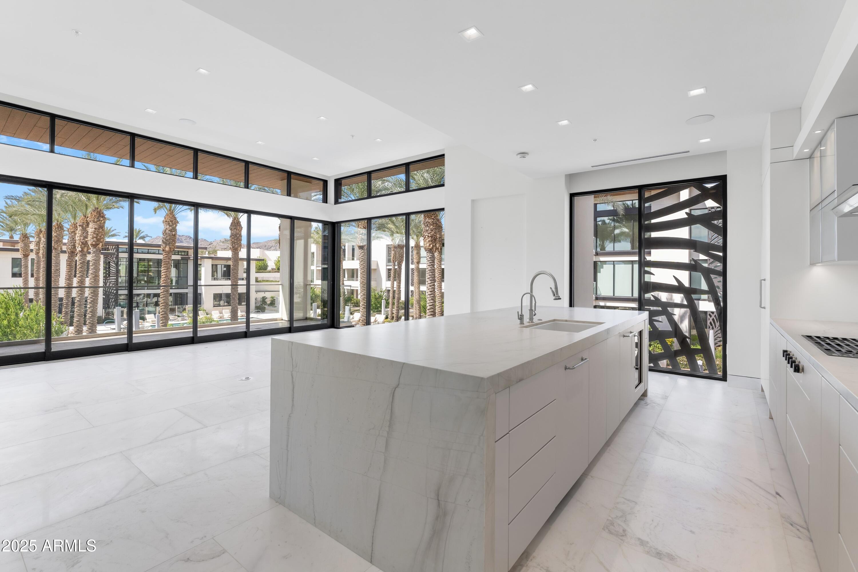 6587 N PALMERAIE Boulevard 2041