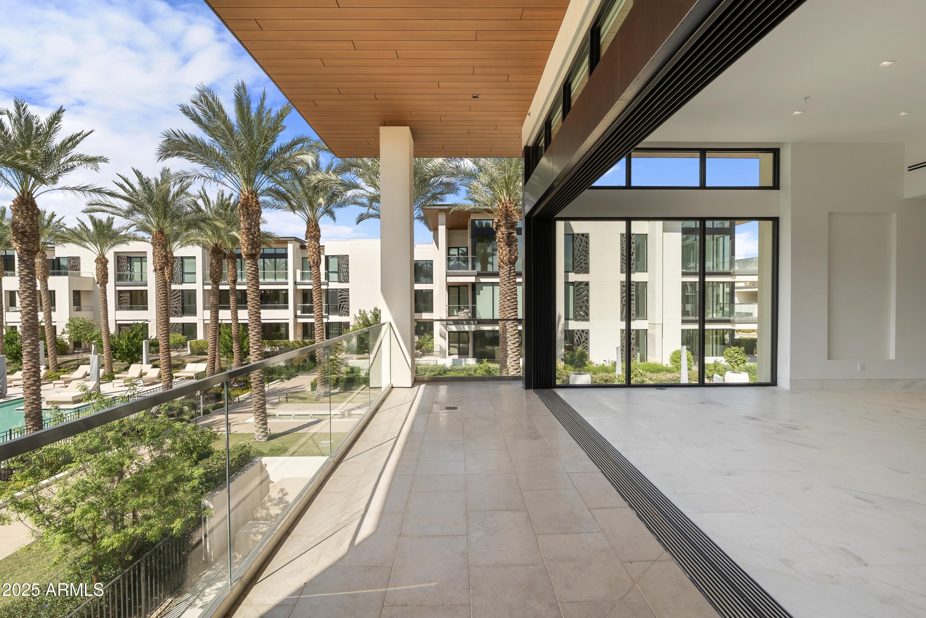 6587 N PALMERAIE Boulevard 2041