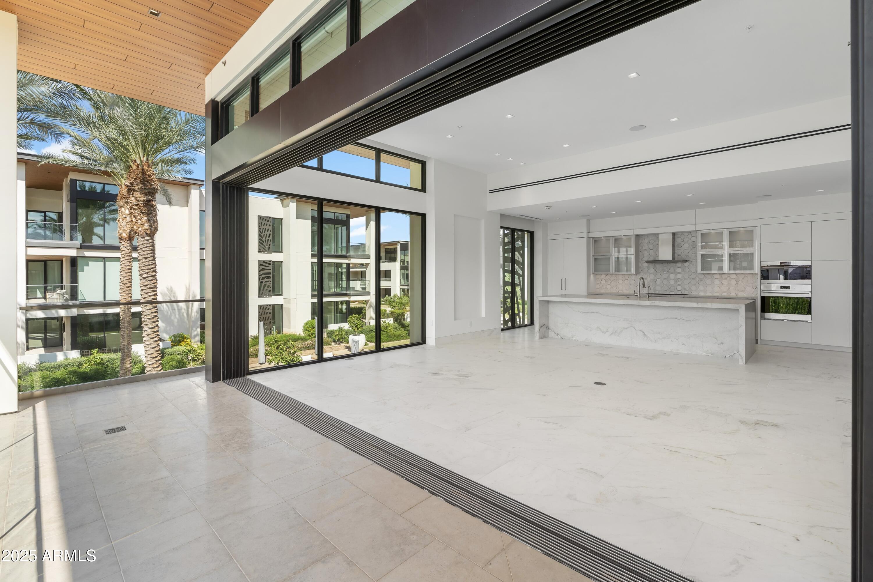 6587 N PALMERAIE Boulevard 2041