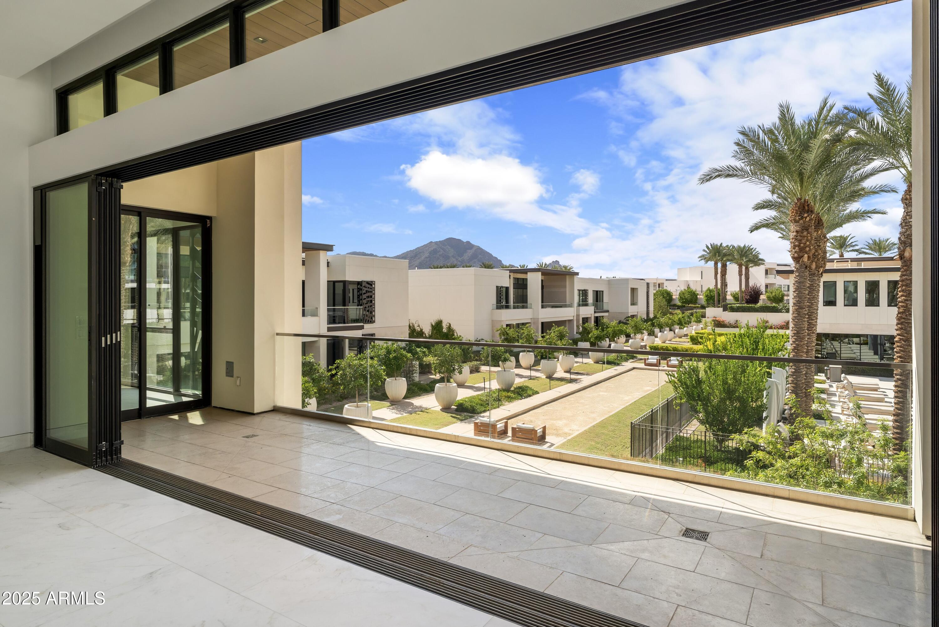 6587 N PALMERAIE Boulevard 2041
