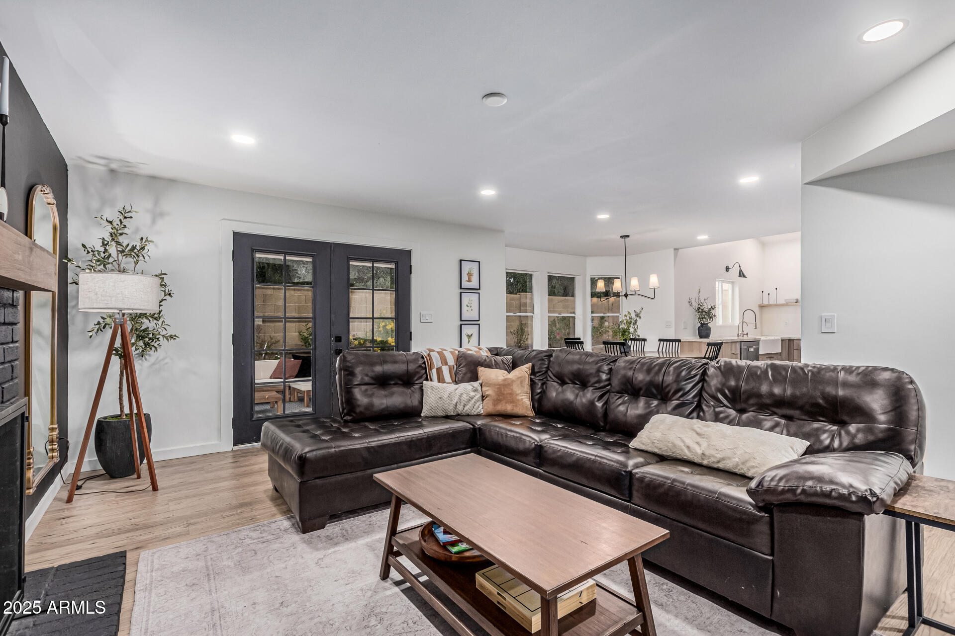 4416 E WHITNEY Lane