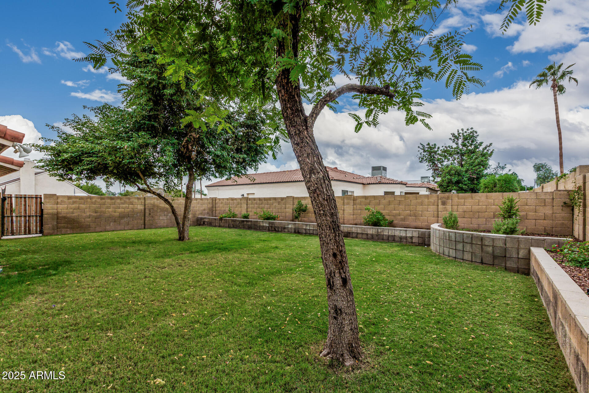 4416 E WHITNEY Lane