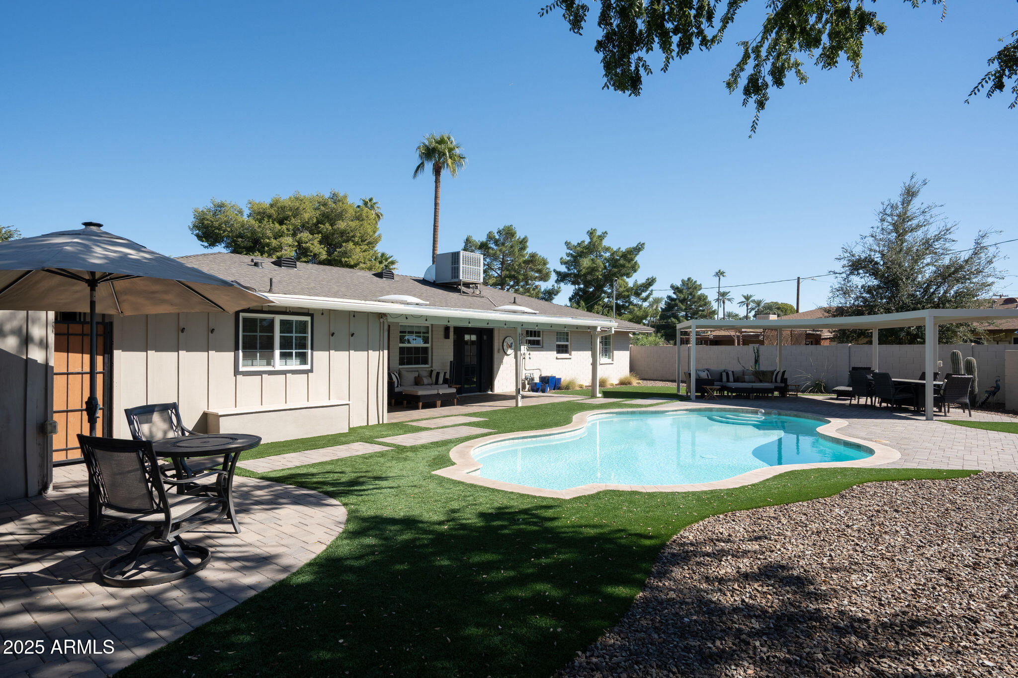811 W LINGER Lane