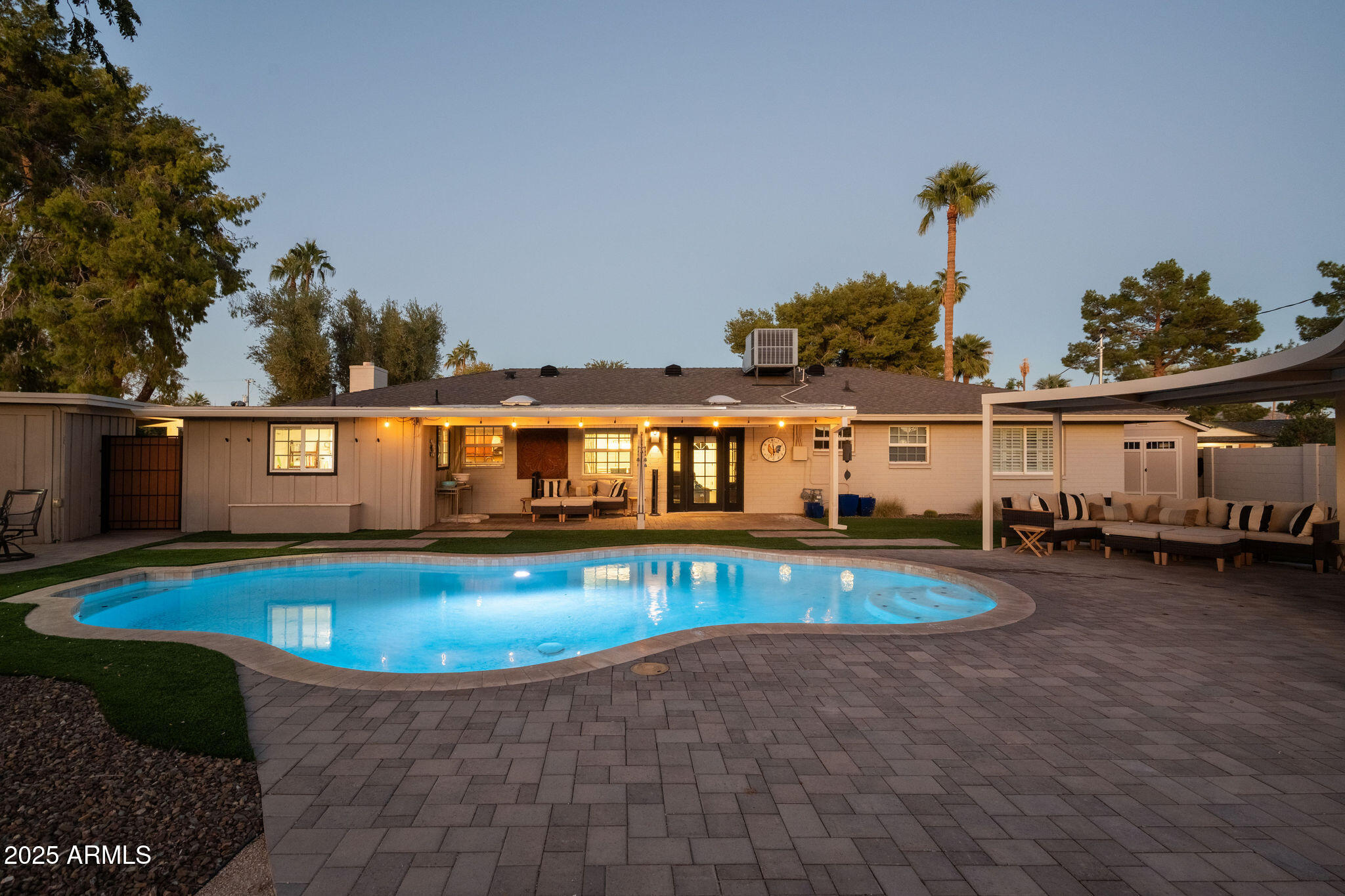 811 W LINGER Lane