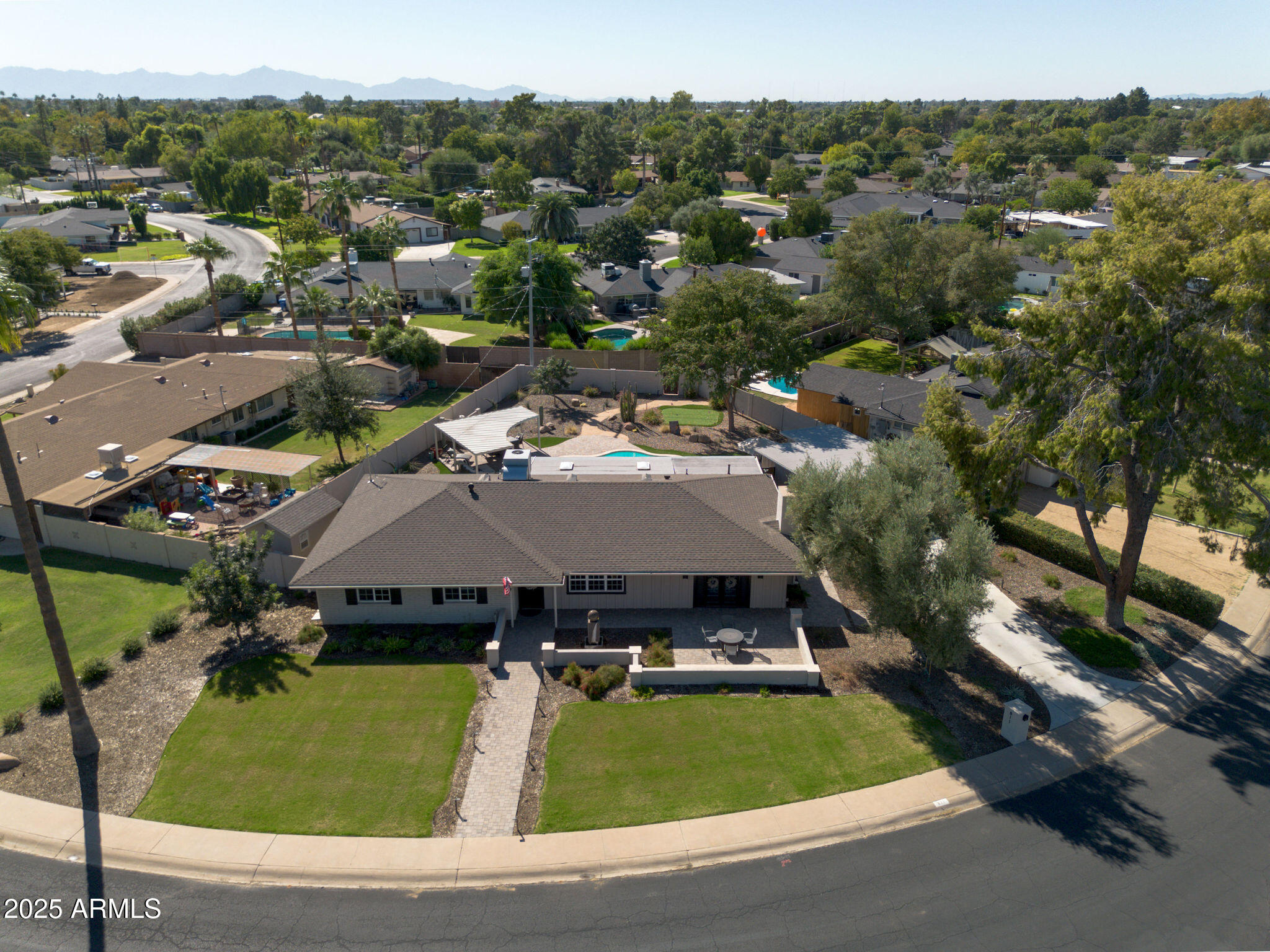 811 W LINGER Lane
