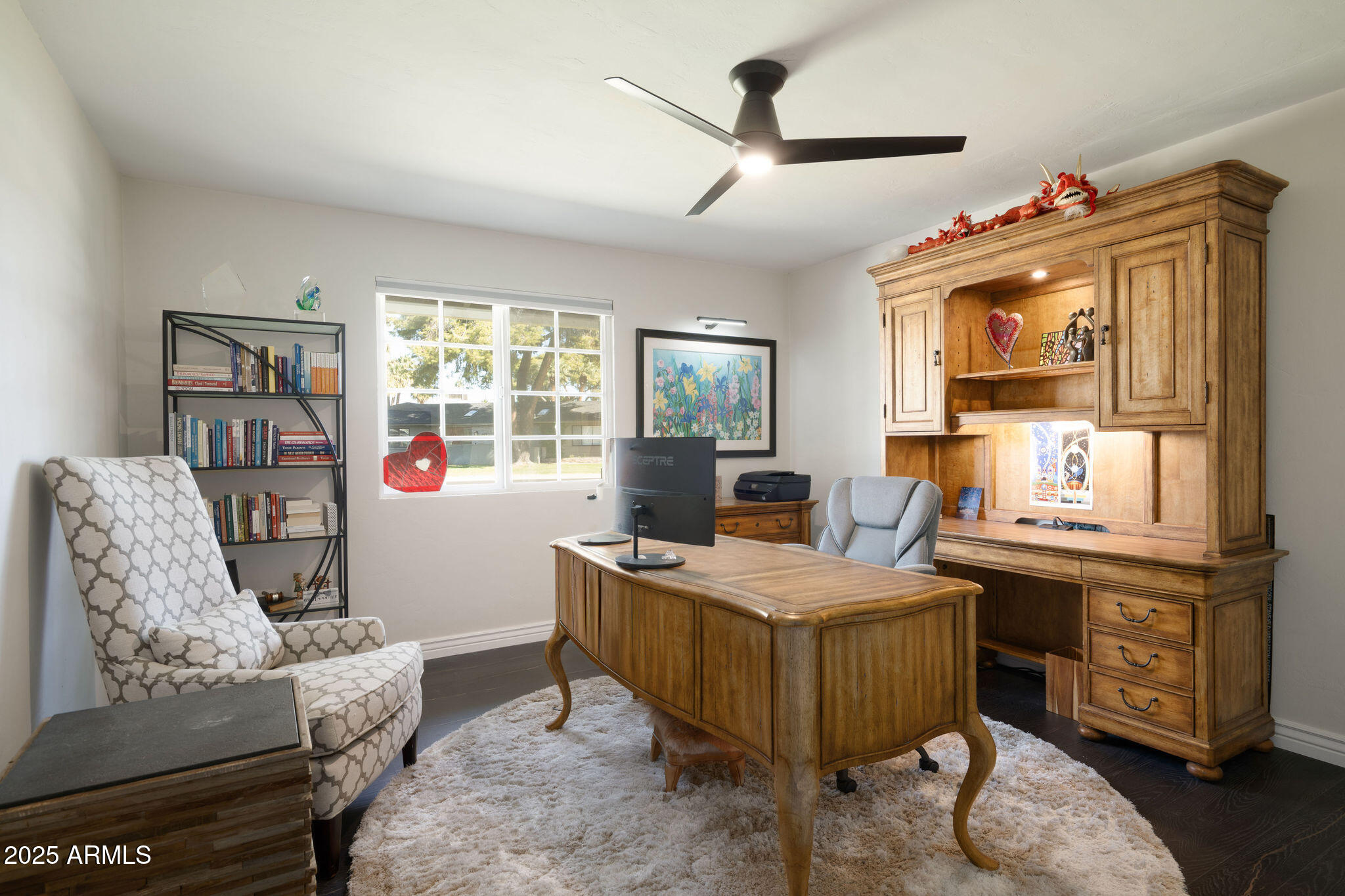 811 W LINGER Lane