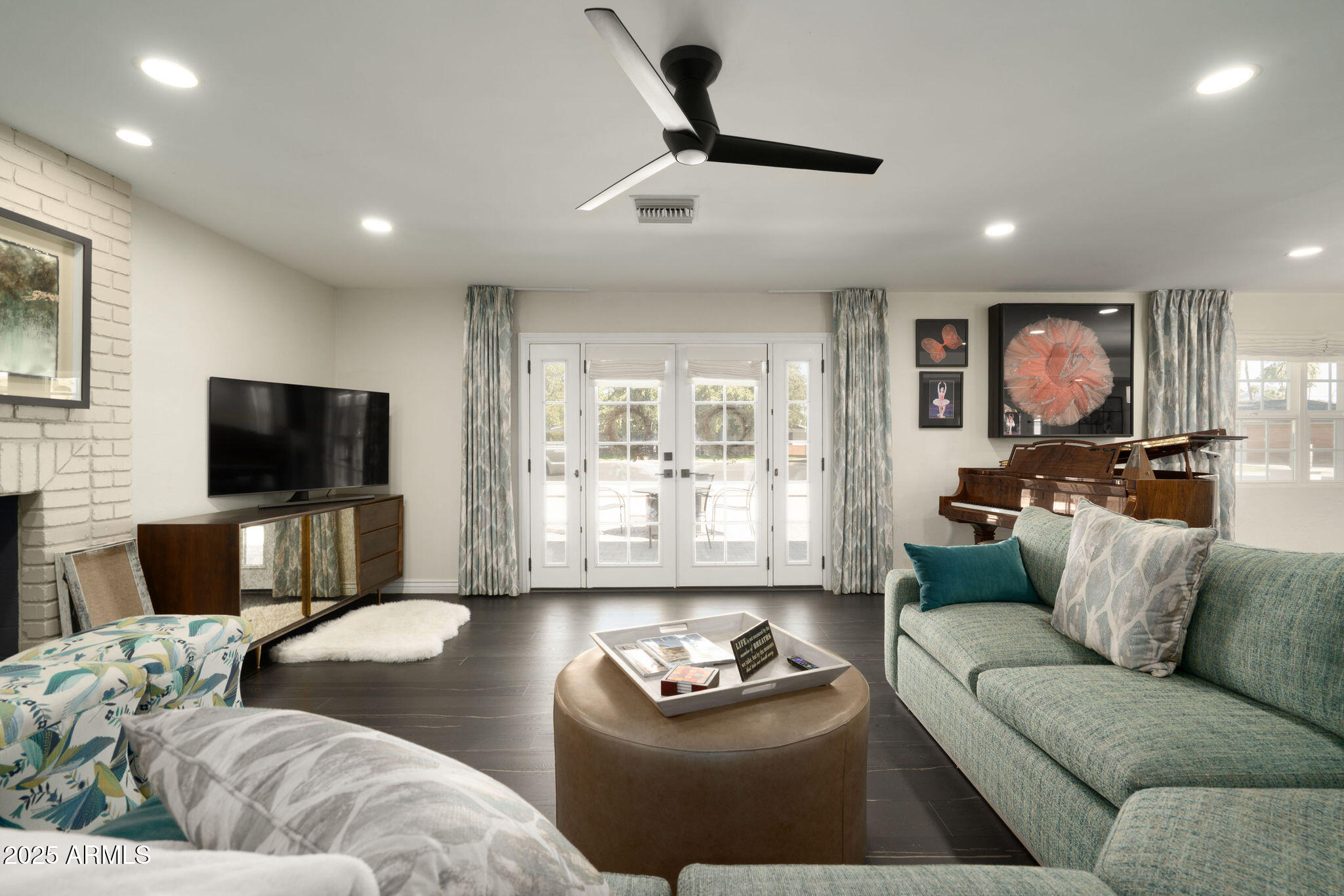 811 W LINGER Lane
