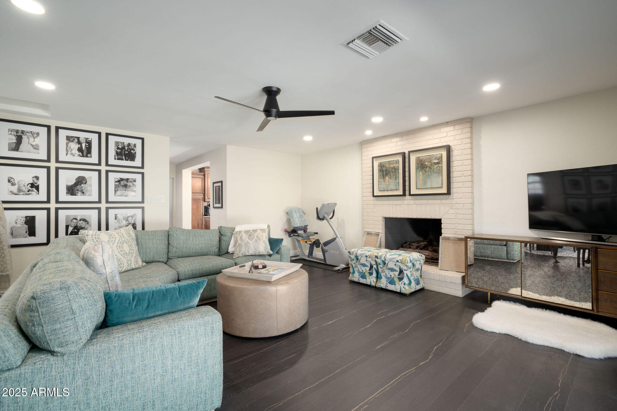 811 W LINGER Lane