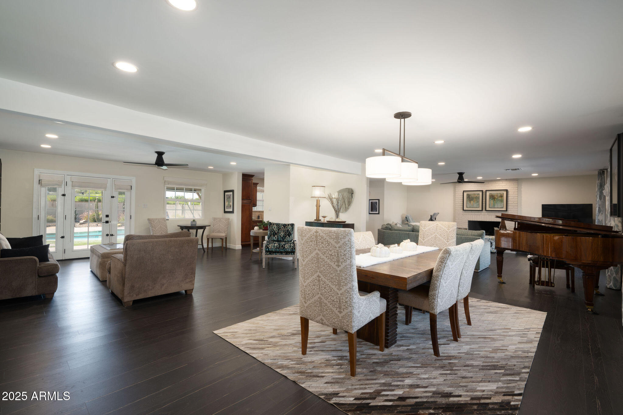 811 W LINGER Lane