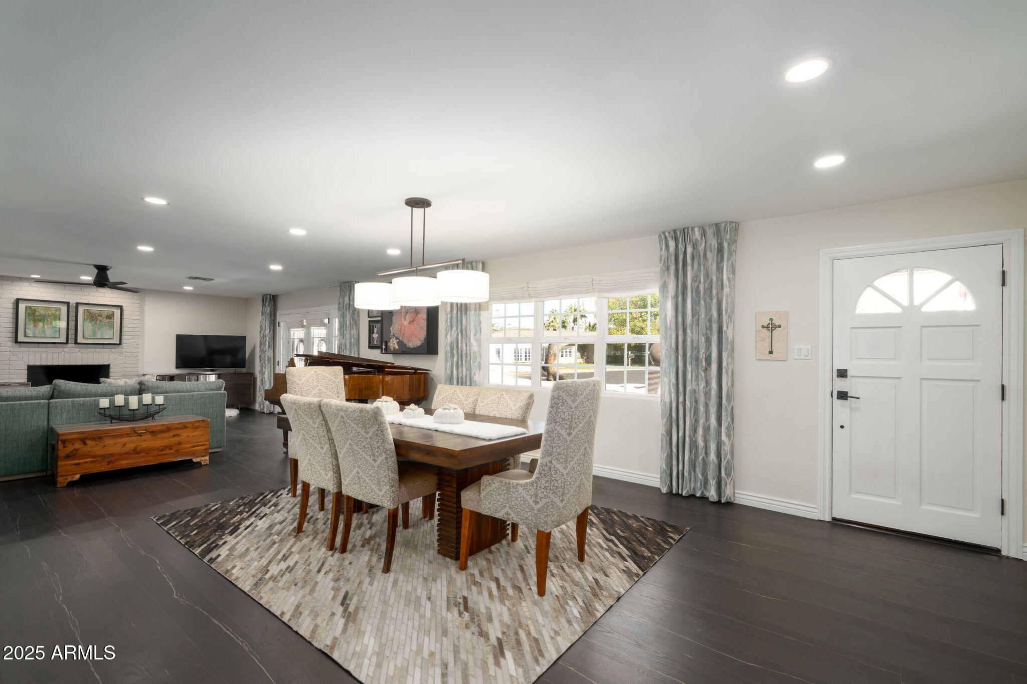 811 W LINGER Lane