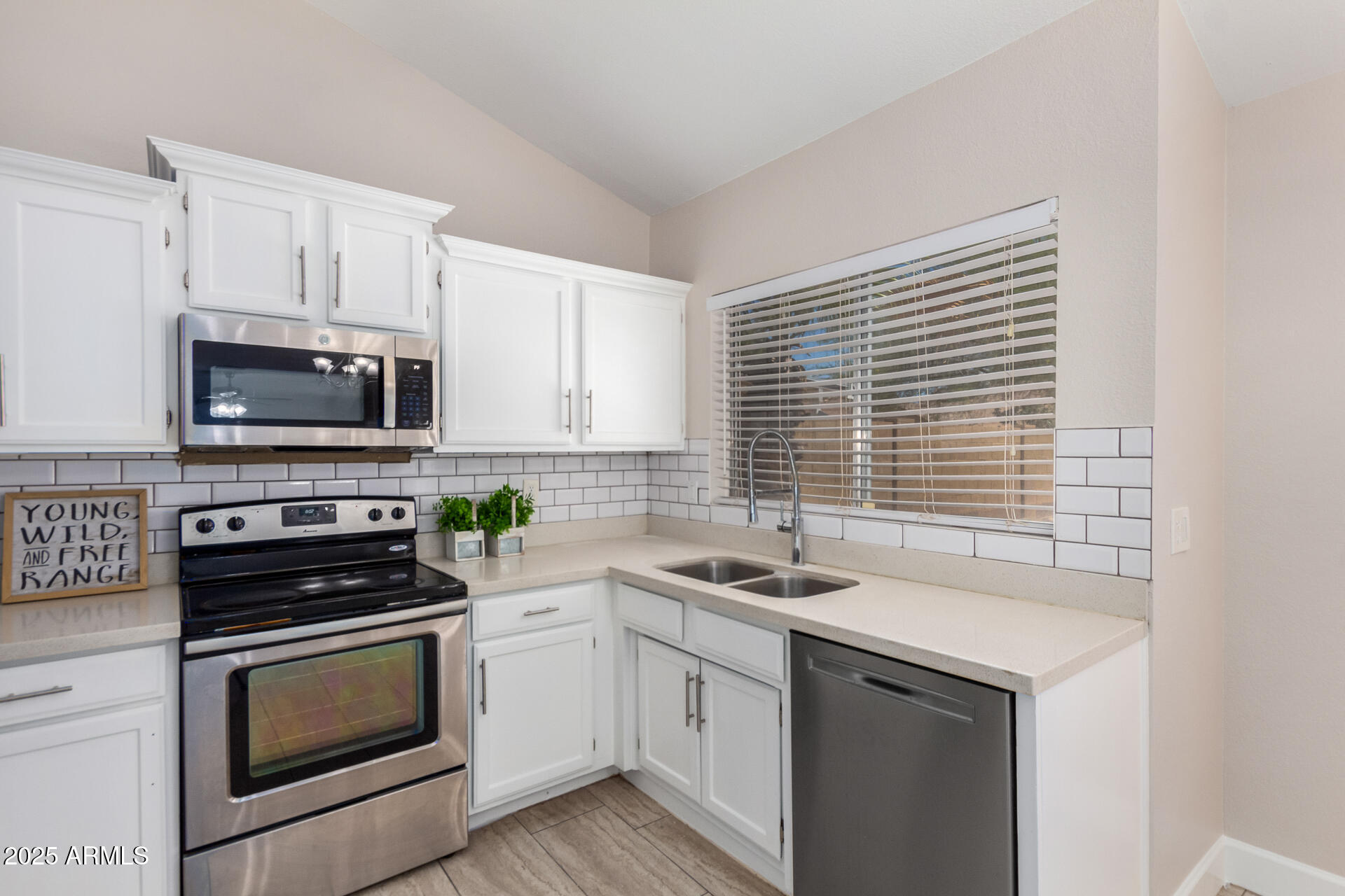 3841 W ELGIN Street