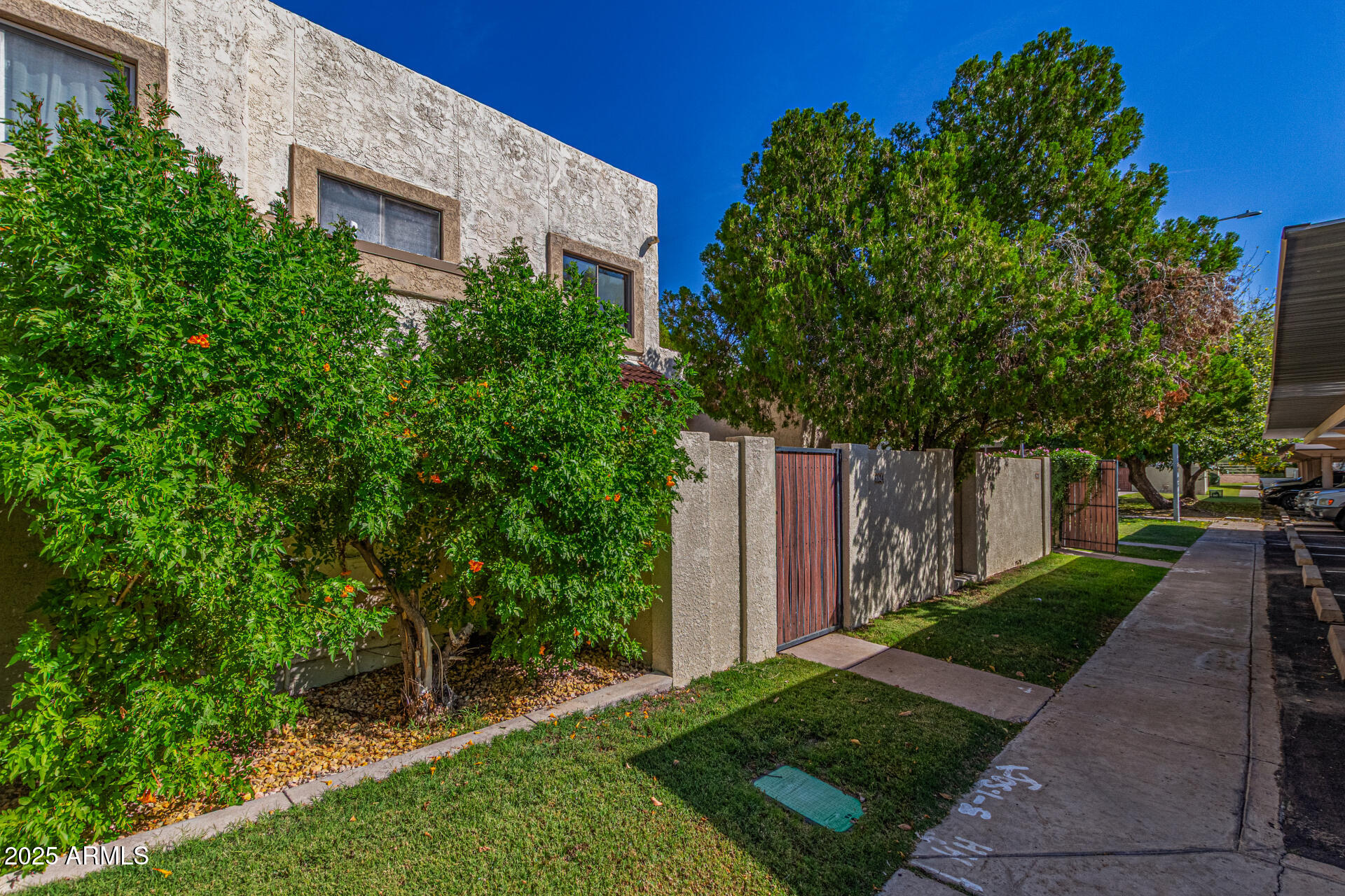 6124 N 79TH Street