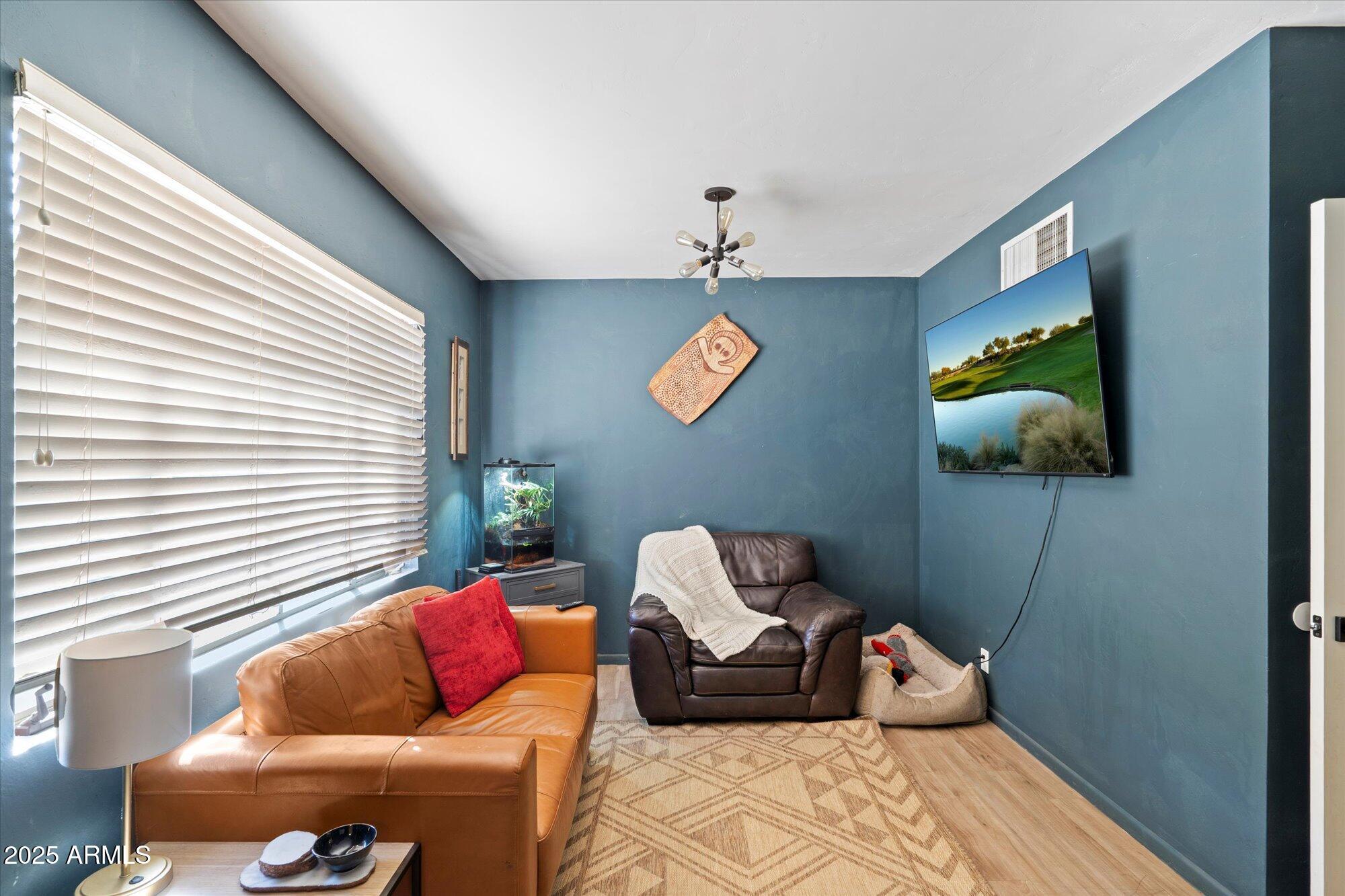 1405 E OSBORN Road