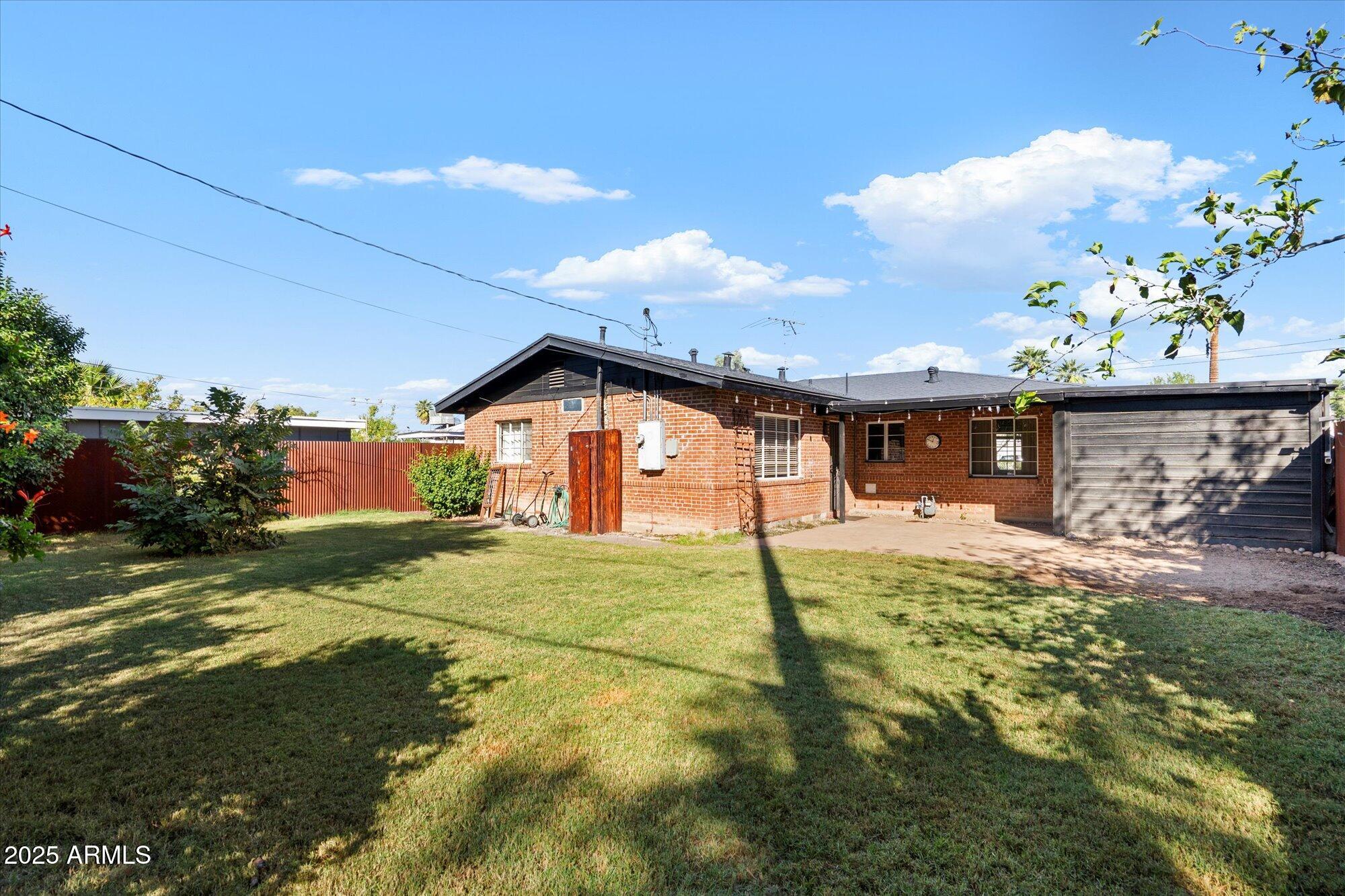 1405 E OSBORN Road