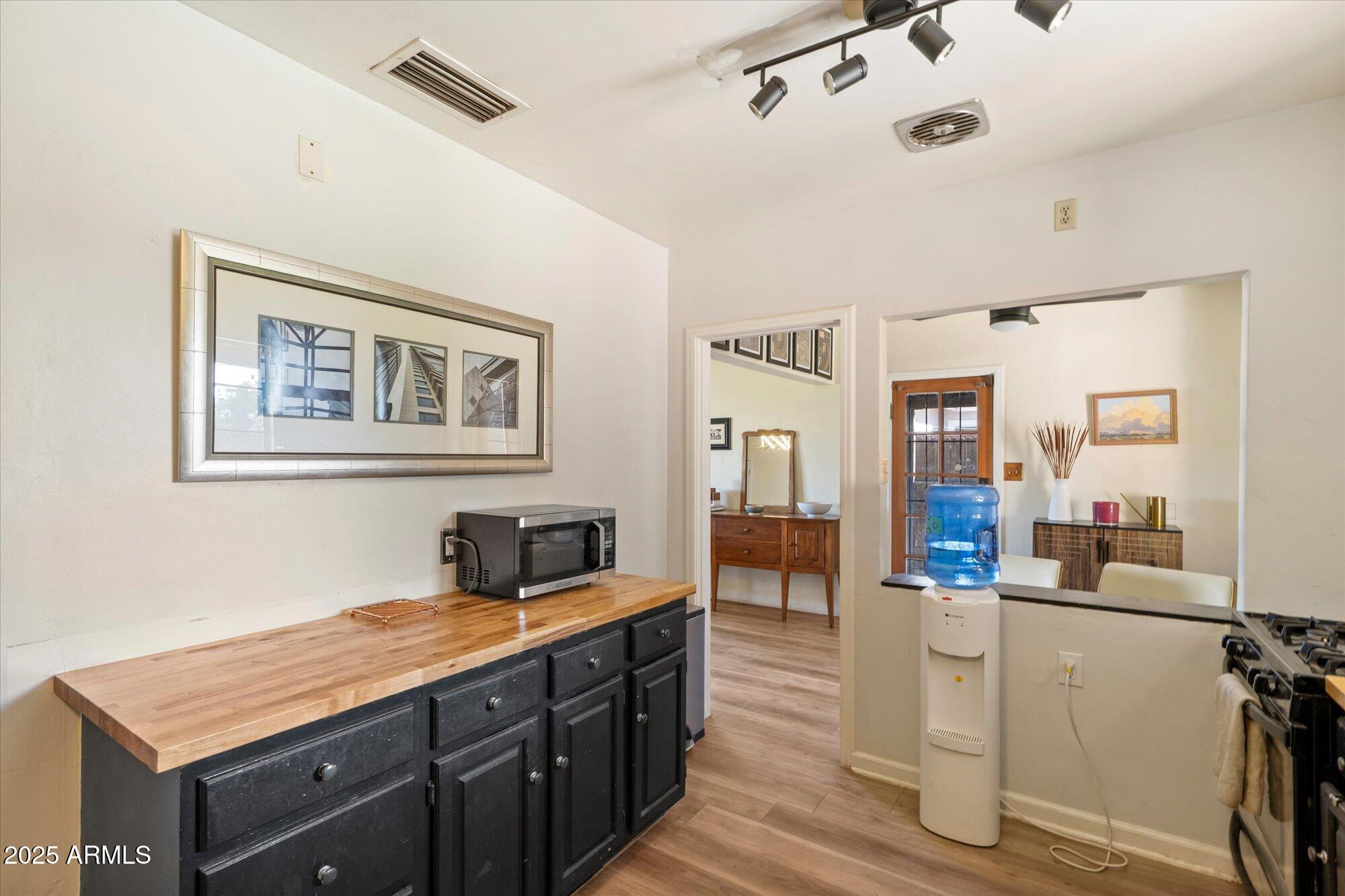 1405 E OSBORN Road