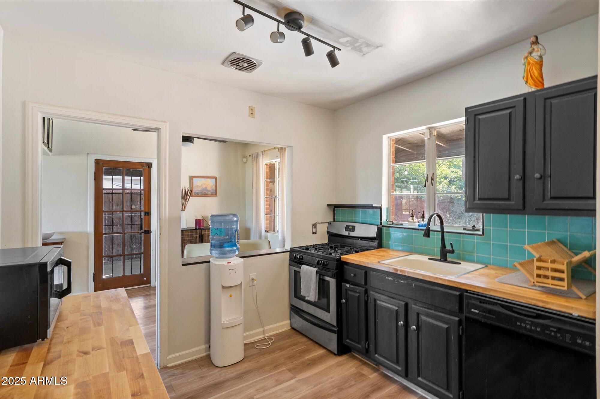 1405 E OSBORN Road
