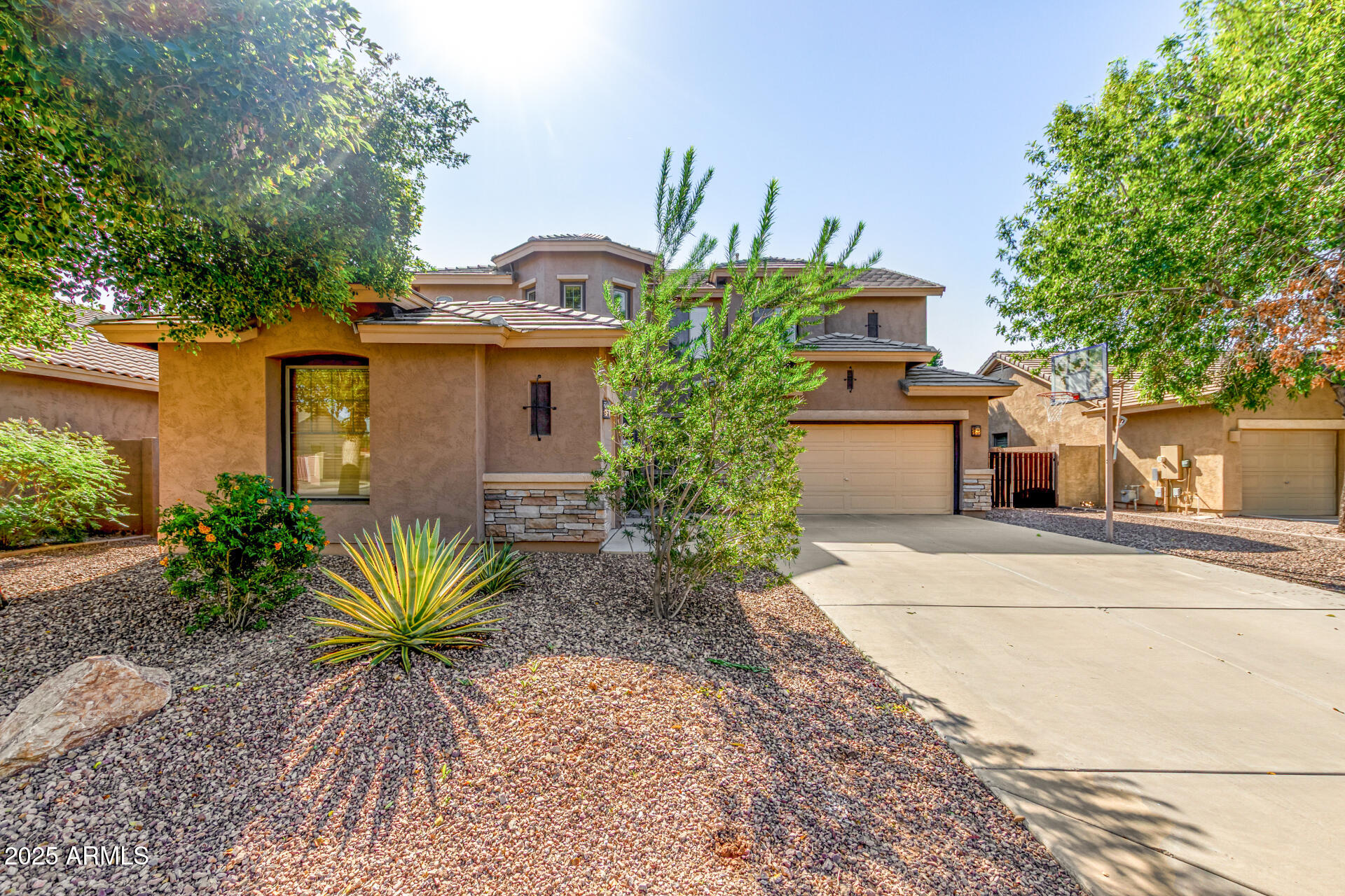131 W ROADRUNNER Drive