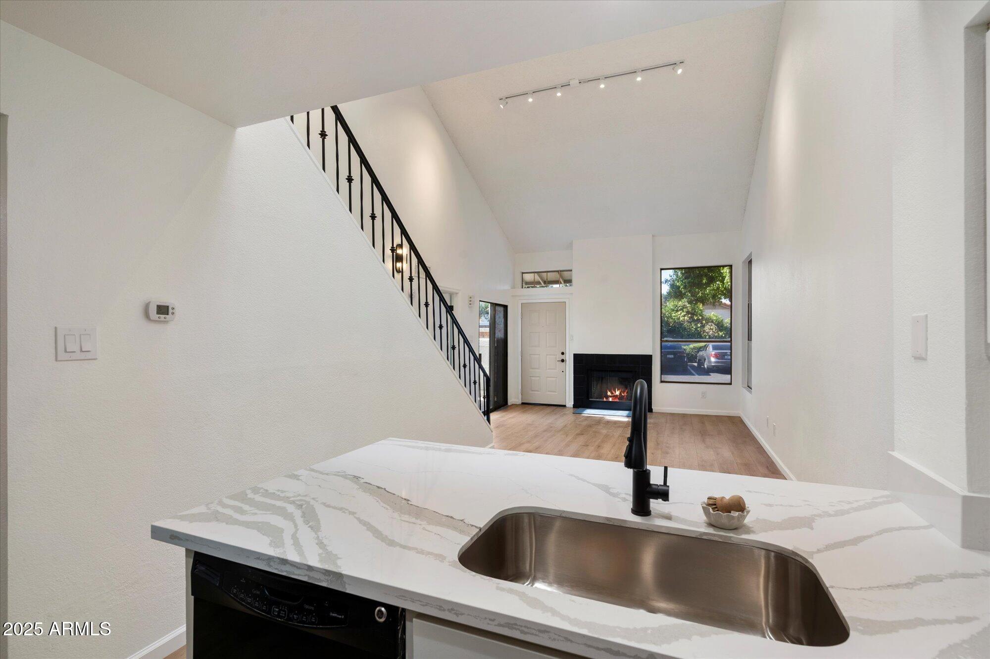 1717 E UNION HILLS Drive 1030