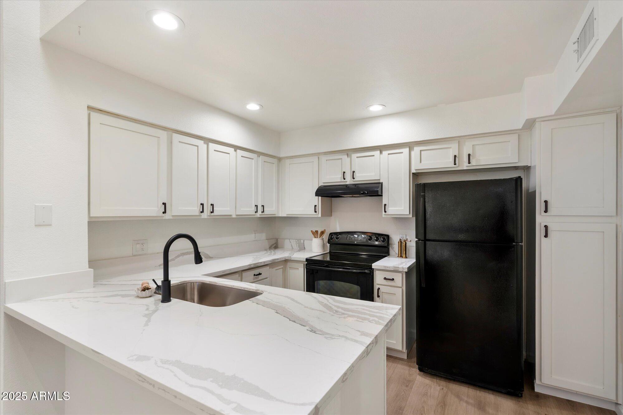 1717 E UNION HILLS Drive 1030