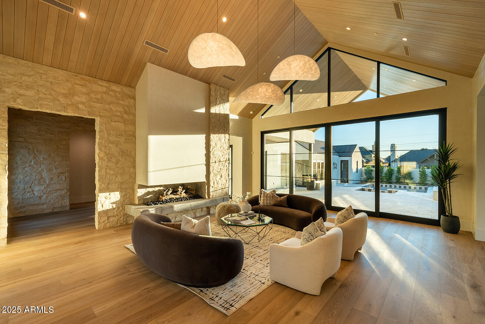 4729 E ARCADIA Lane