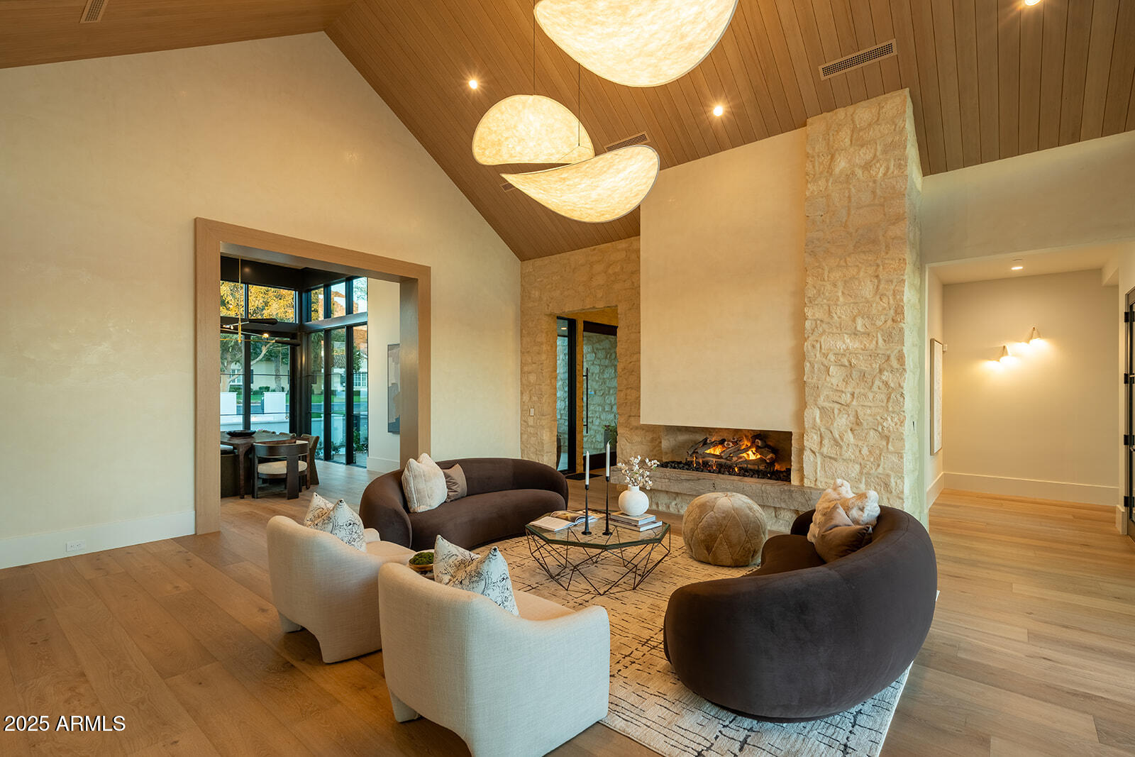4729 E ARCADIA Lane