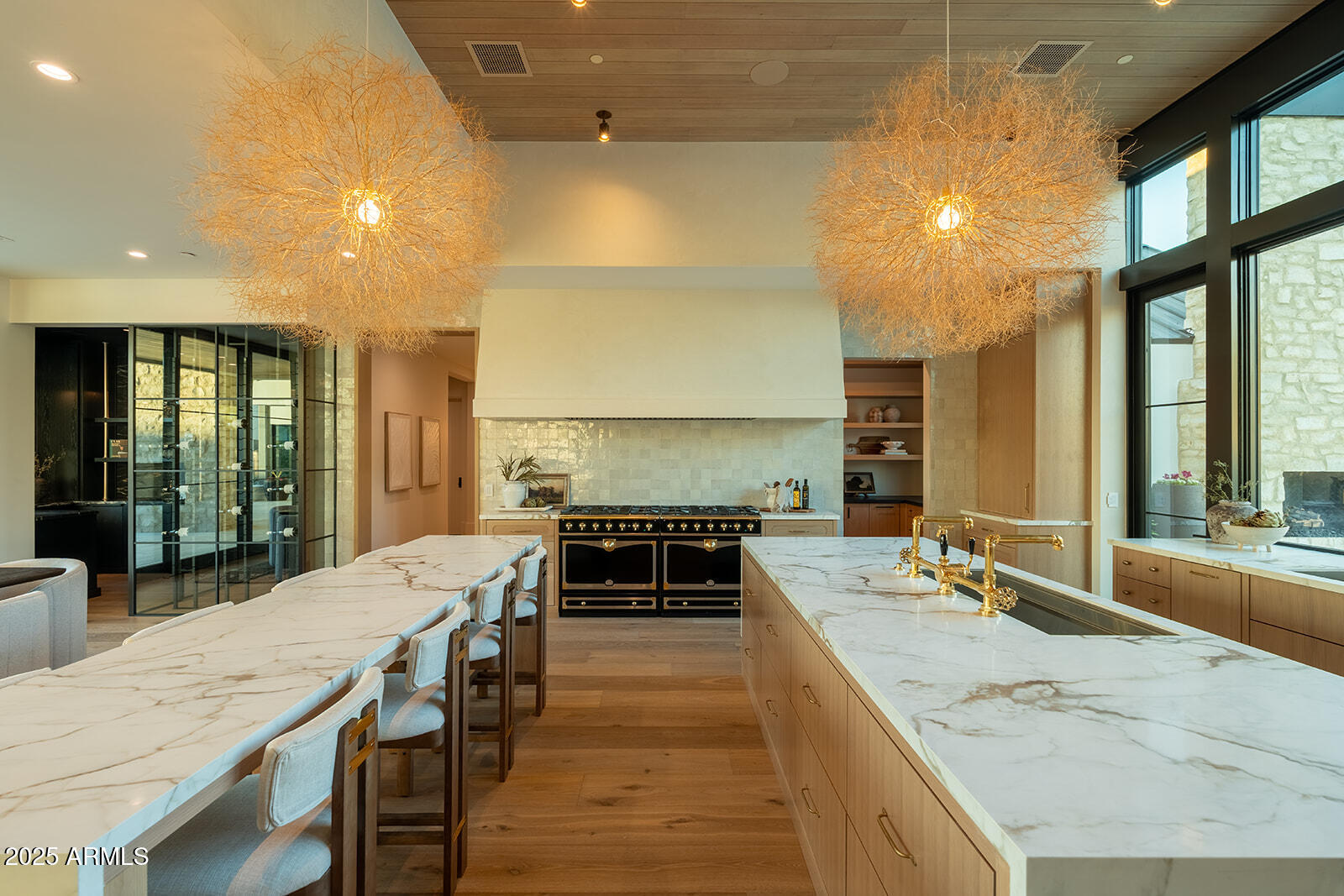 4729 E ARCADIA Lane