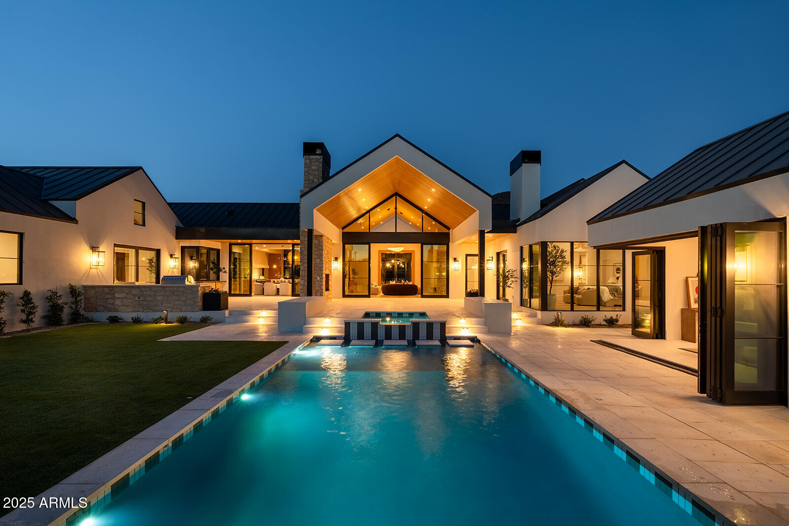4729 E ARCADIA Lane
