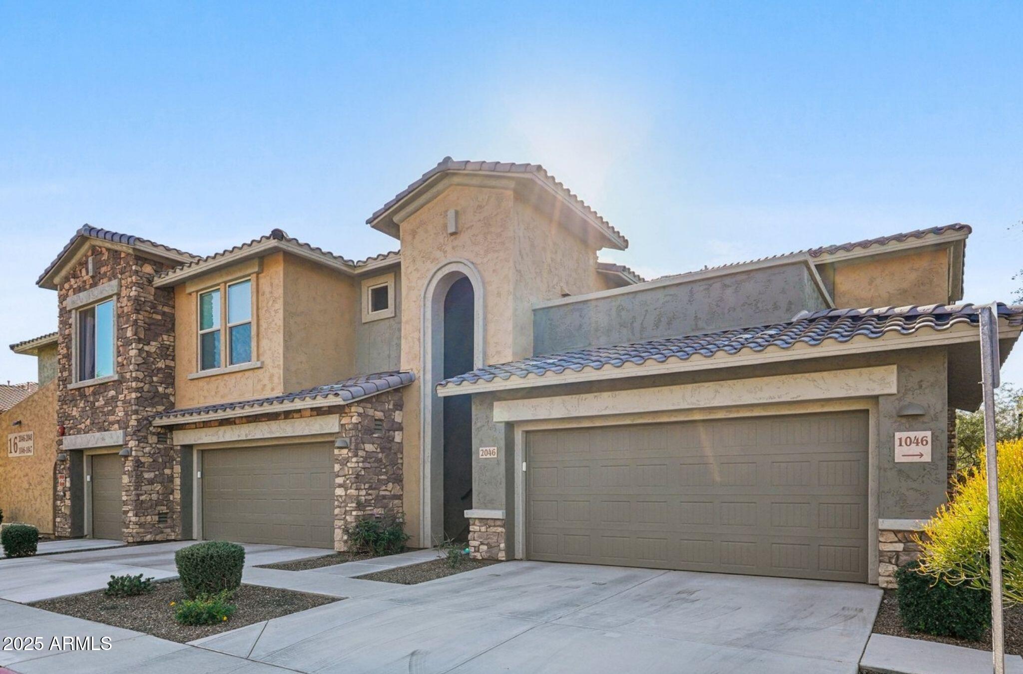 2425 W BRONCO BUTTE Trail 2046