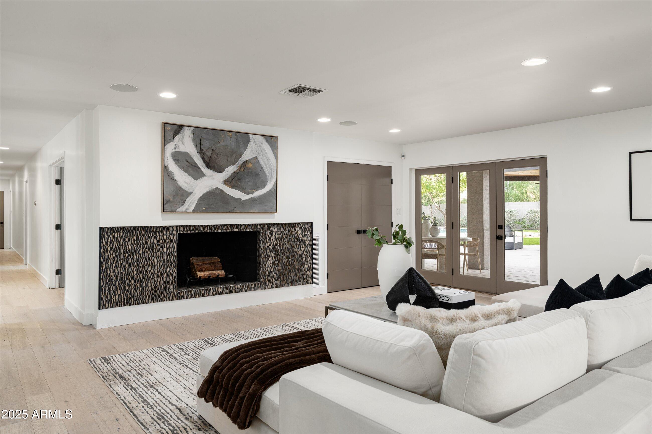 4605 E ORANGE Drive