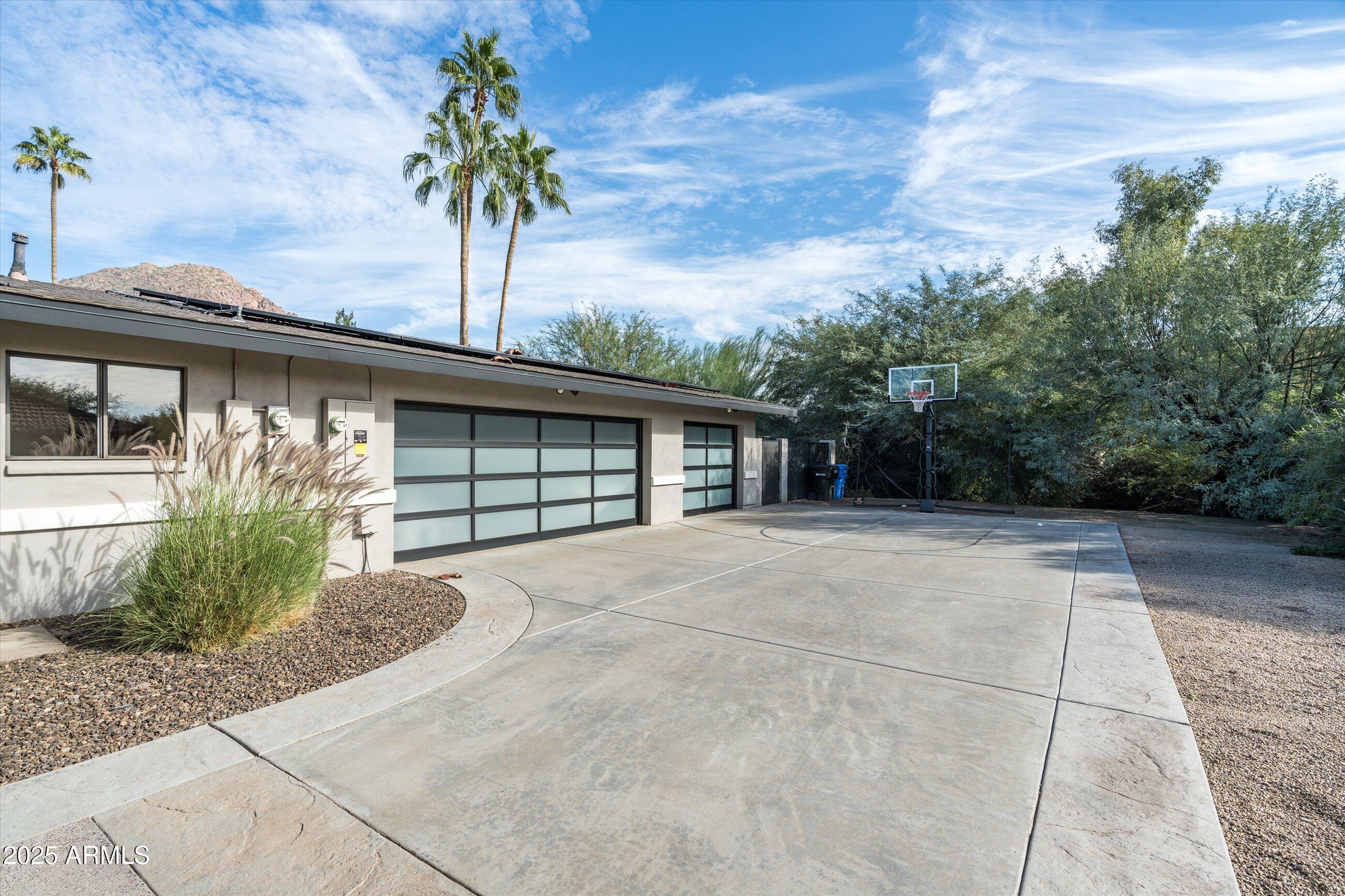 4605 E ORANGE Drive