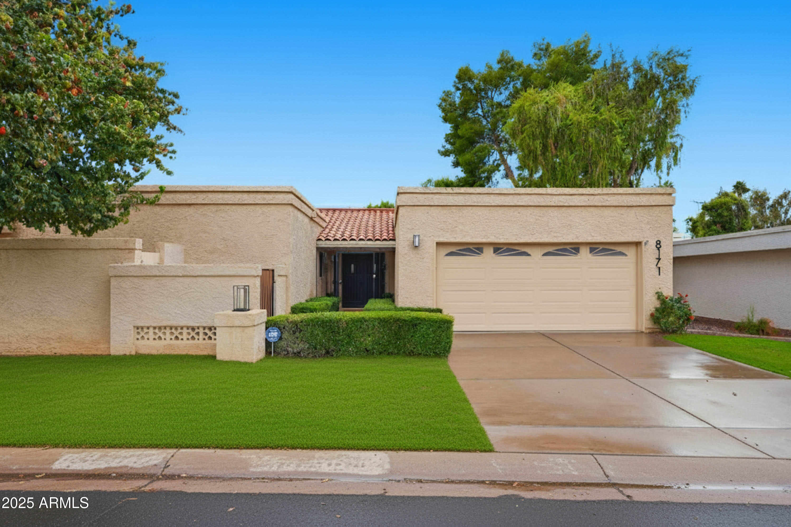 8171 E DEL CAVERNA Drive
