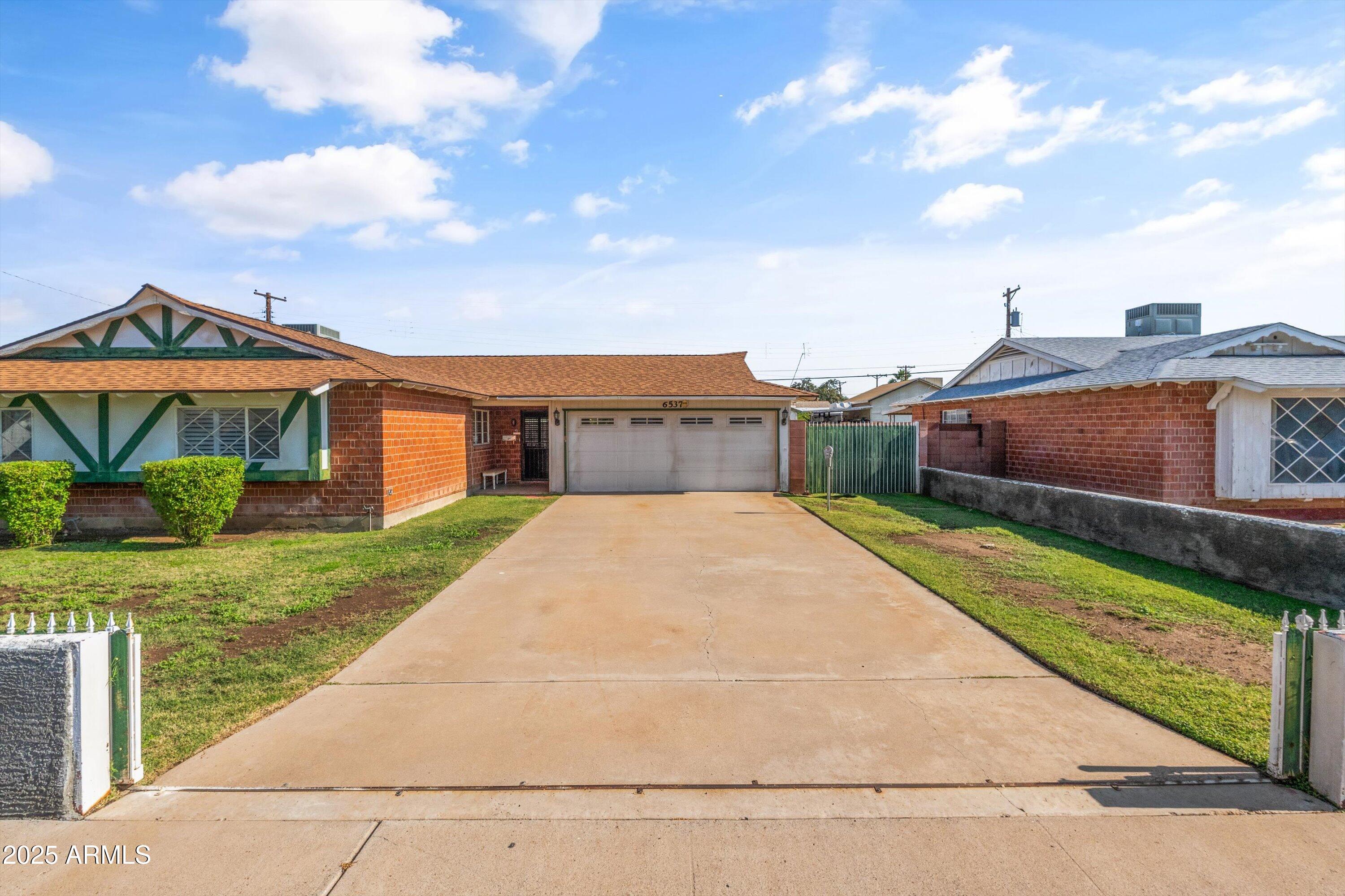 6537 N 41ST Drive
